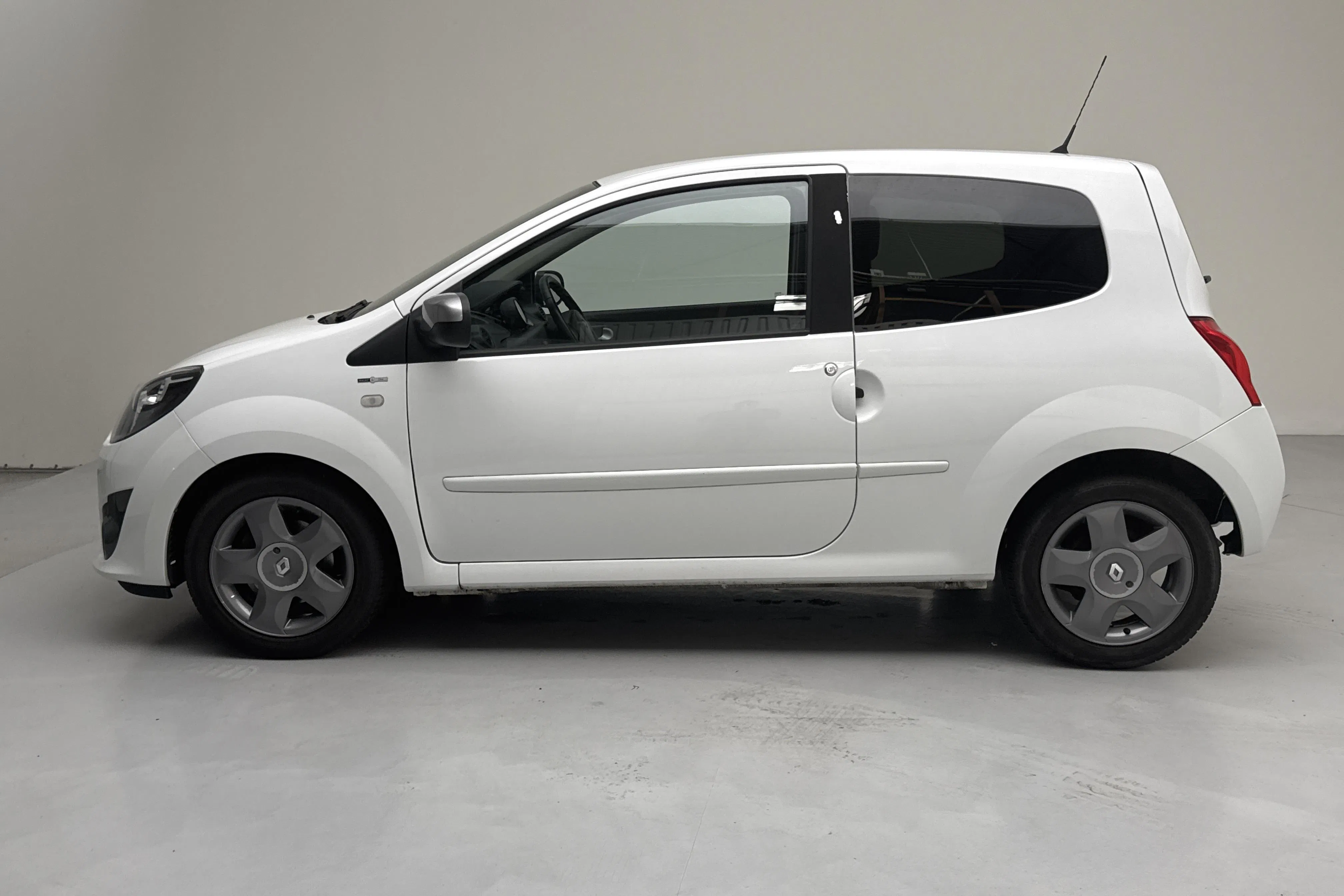 Presentationsfoto 2 av 11: Renault Twingo 1.2 (75hk) - 6 072 mil - Manuell - vit - 2012