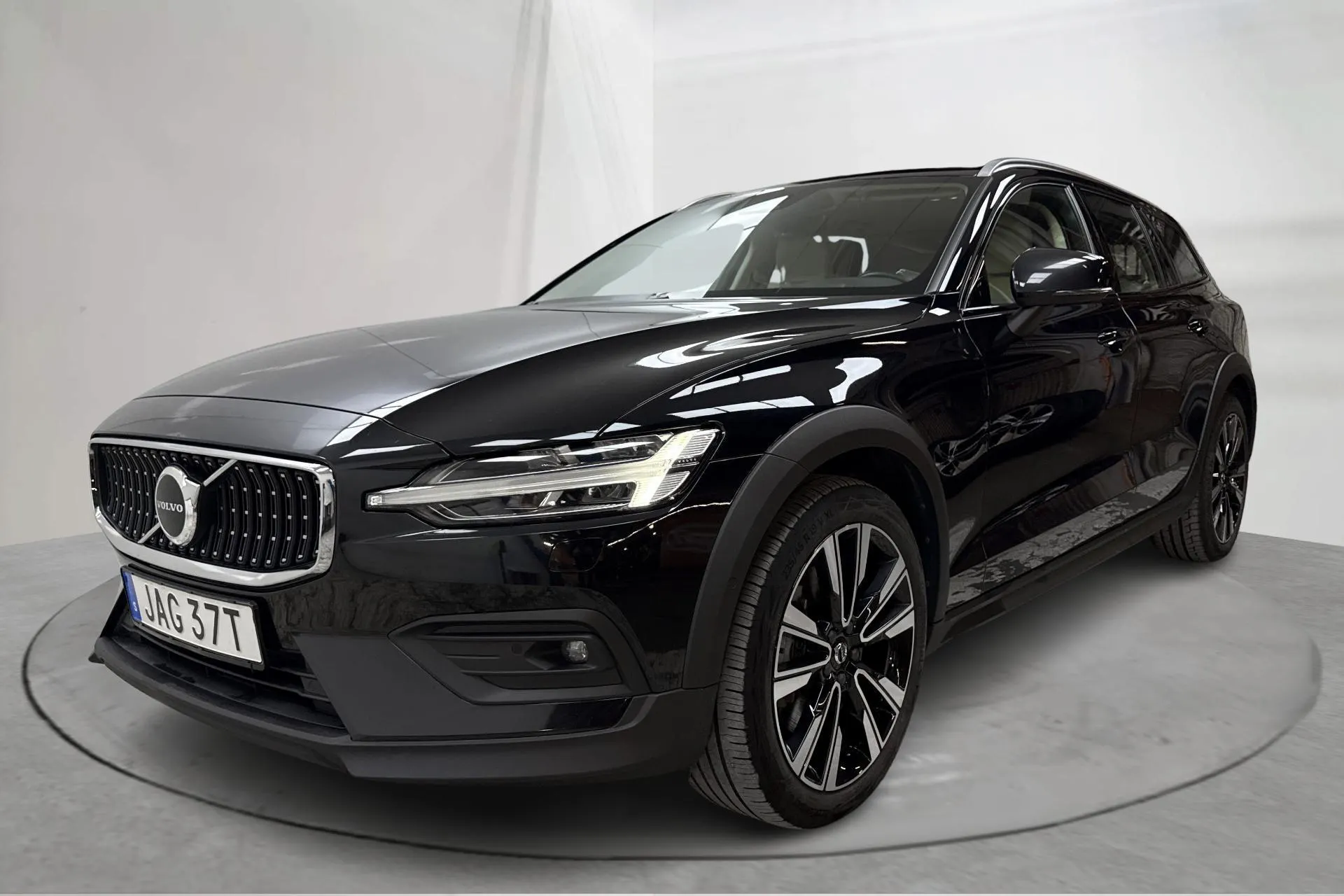 Presentation photo 1 of 18: Volvo V60 B4 Cross Country AWD Mildhybrid, Diesel (197hk) - 89 070 km - Automatic - black - 2023