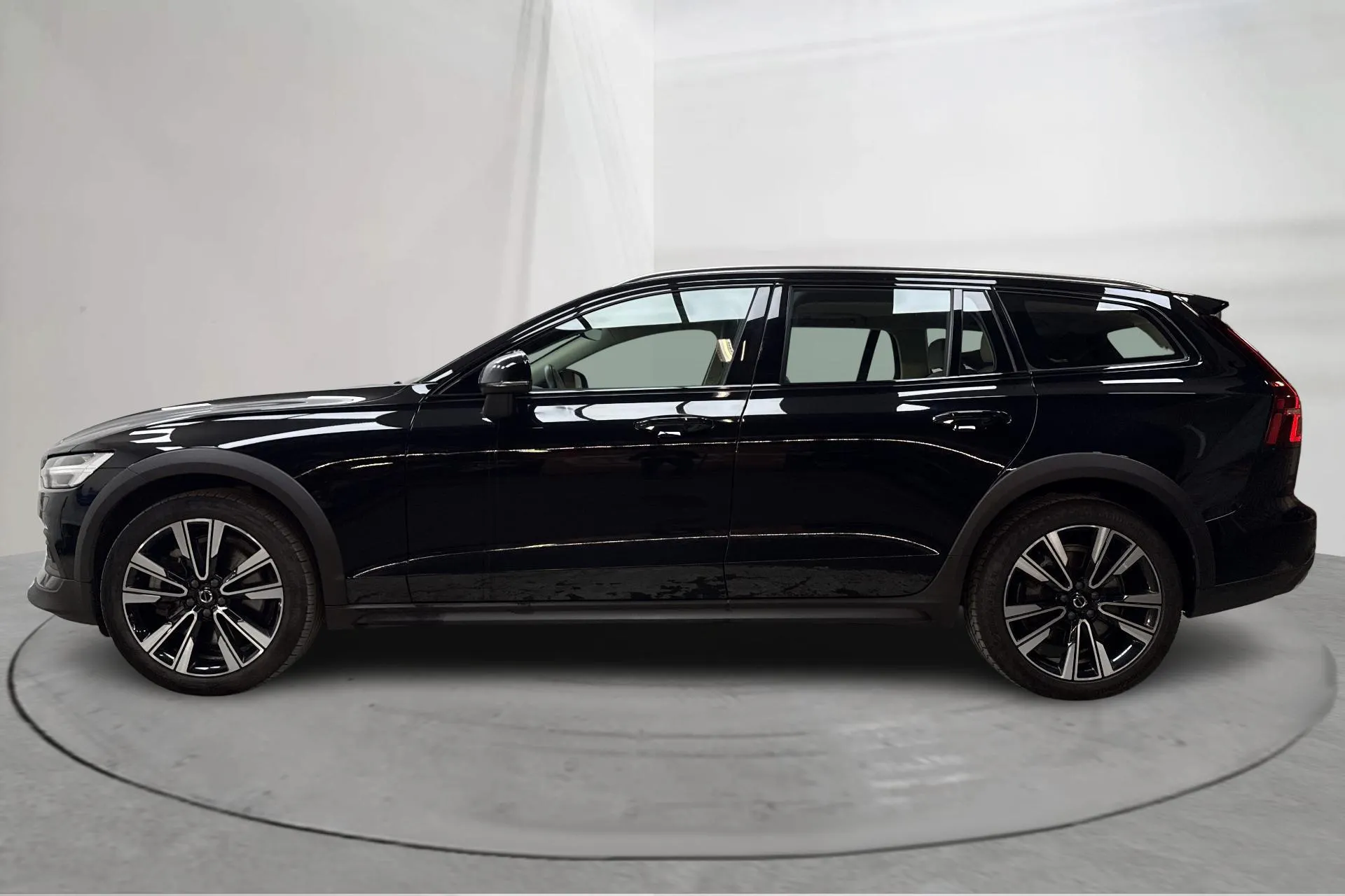 Presentation photo 2 of 18: Volvo V60 B4 Cross Country AWD Mildhybrid, Diesel (197hk) - 89 070 km - Automatic - black - 2023