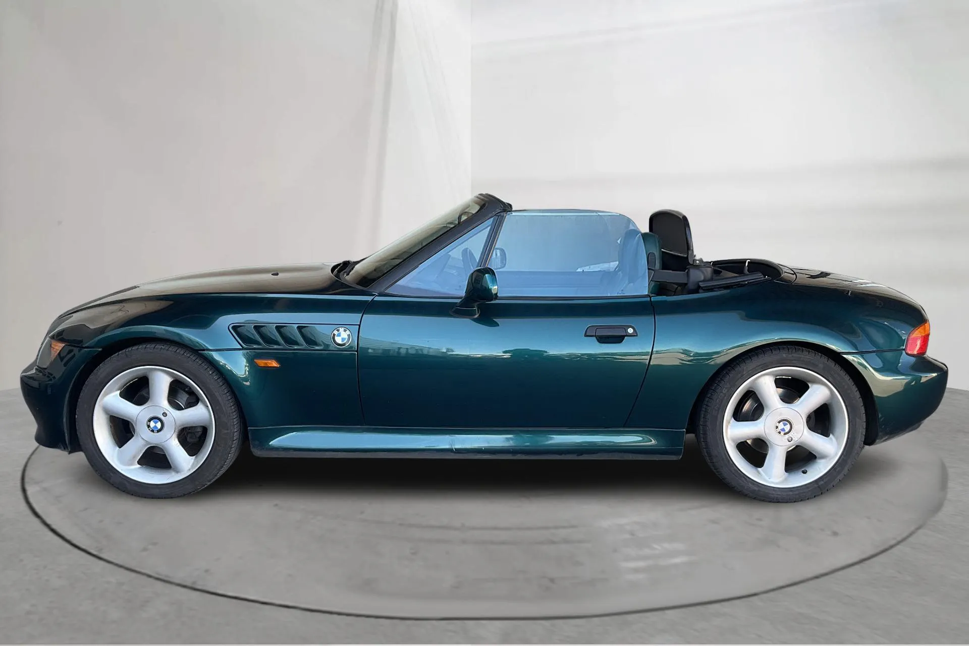Presentation photo 2 of 17: BMW Z3 1.9 Cabriolet (140hk) - 170 940 km - Manual - green - 1996