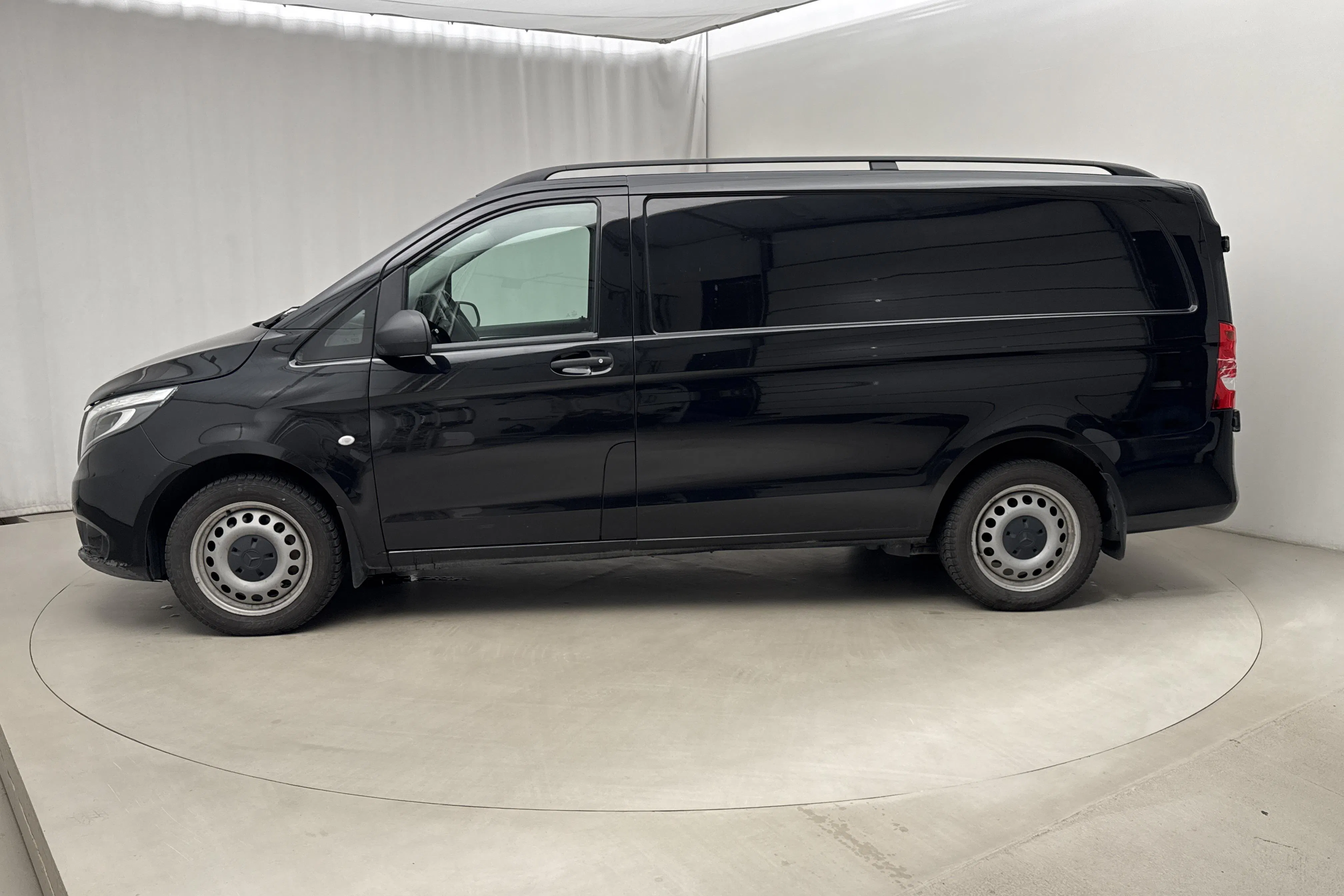 Presentationsfoto 2 av 14: Mercedes Vito 119 BlueTEC 4MATIC W640 (190hk) - 25 219 mil - Automat - svart - 2018