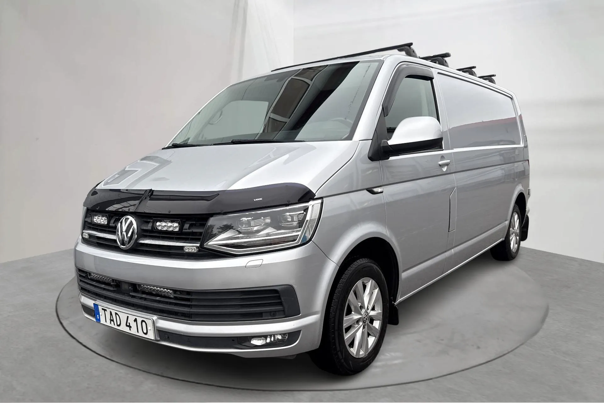 Presentationsfoto 1 av 15: VW Transporter T6 2.0 TDI BMT Skåp 4MOTION (150hk) - 18 227 mil - Automat - silver - 2016