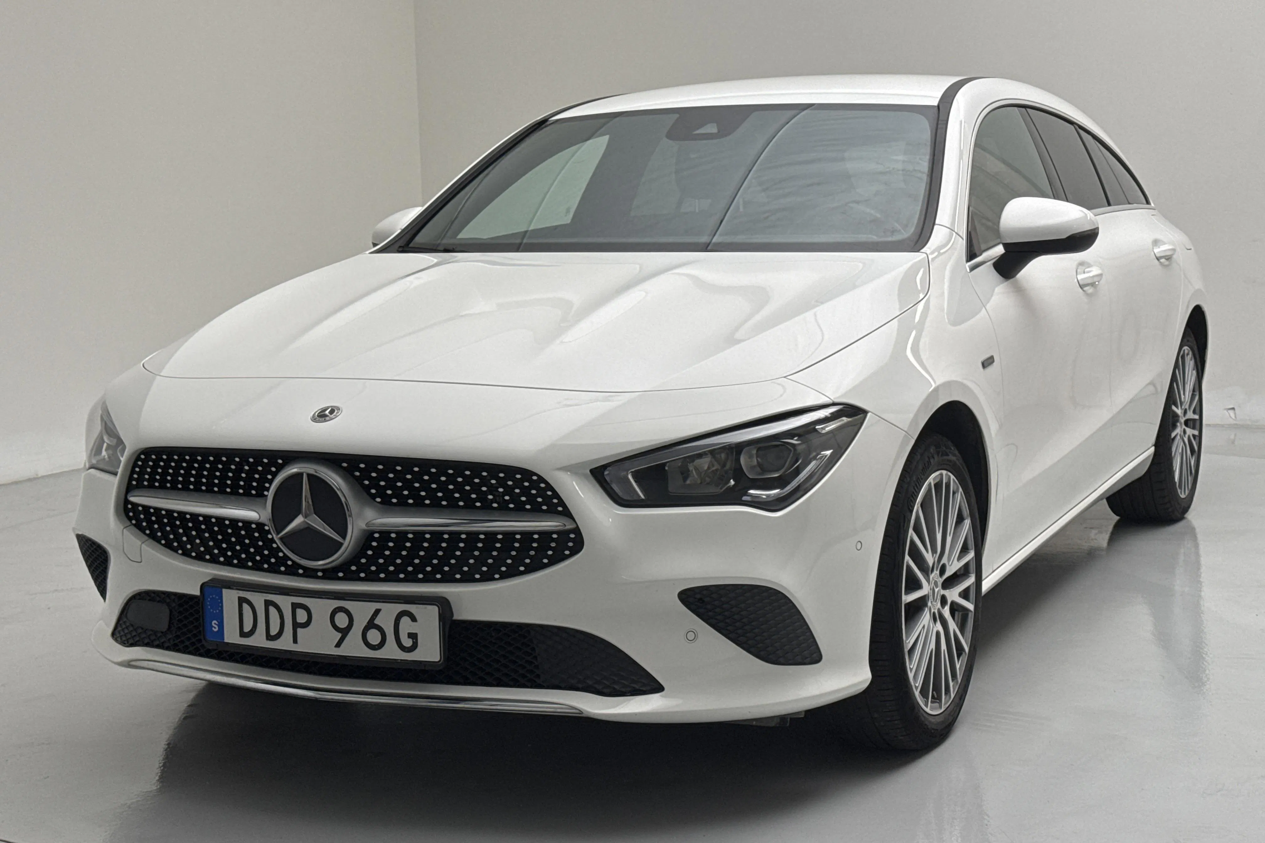 Presentation photo 1 of 16: Mercedes CLA 250 e Shooting Brake X118 (218hk) - 66 080 km - Automatic - white - 2021