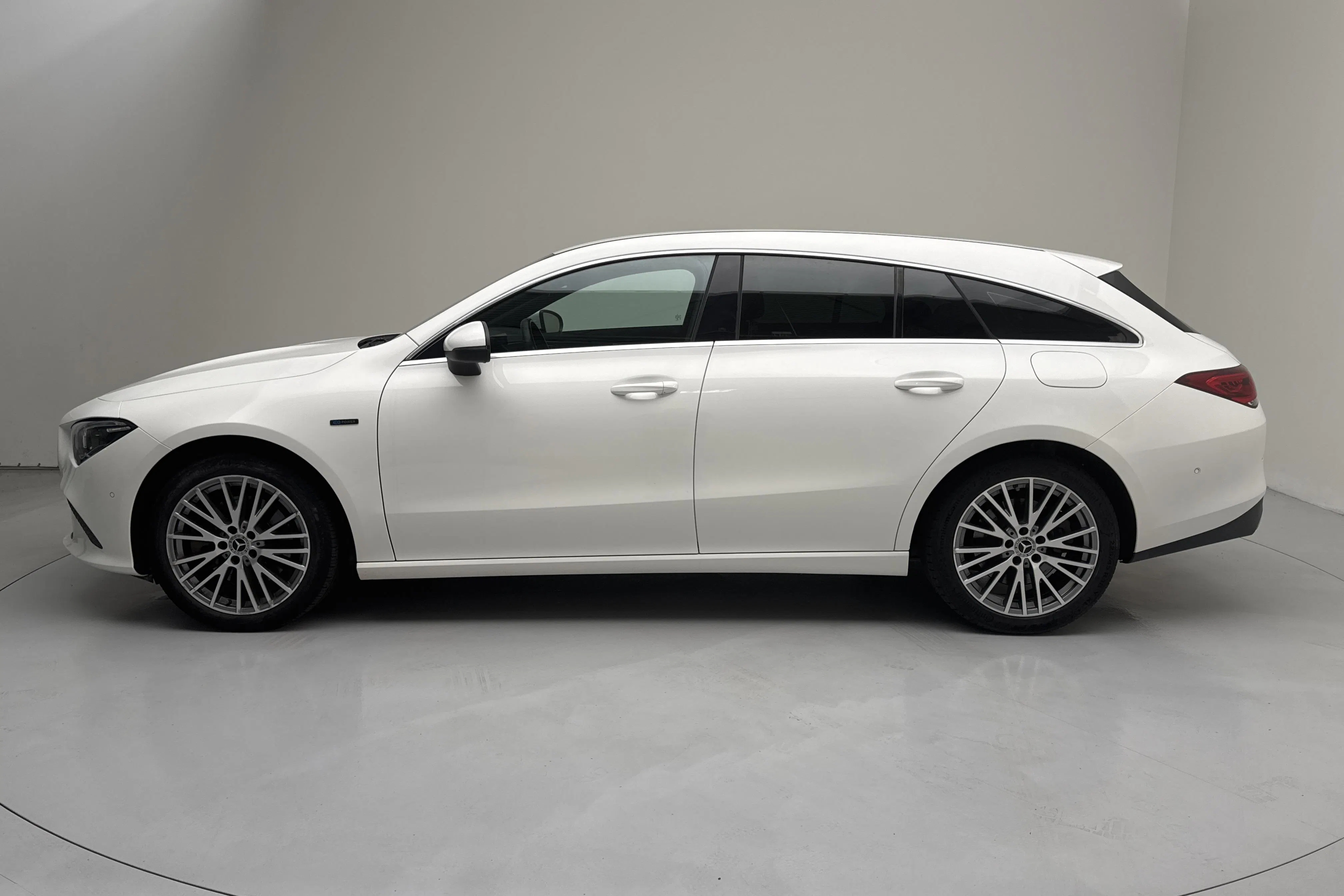 Presentation photo 2 of 16: Mercedes CLA 250 e Shooting Brake X118 (218hk) - 66 080 km - Automatic - white - 2021