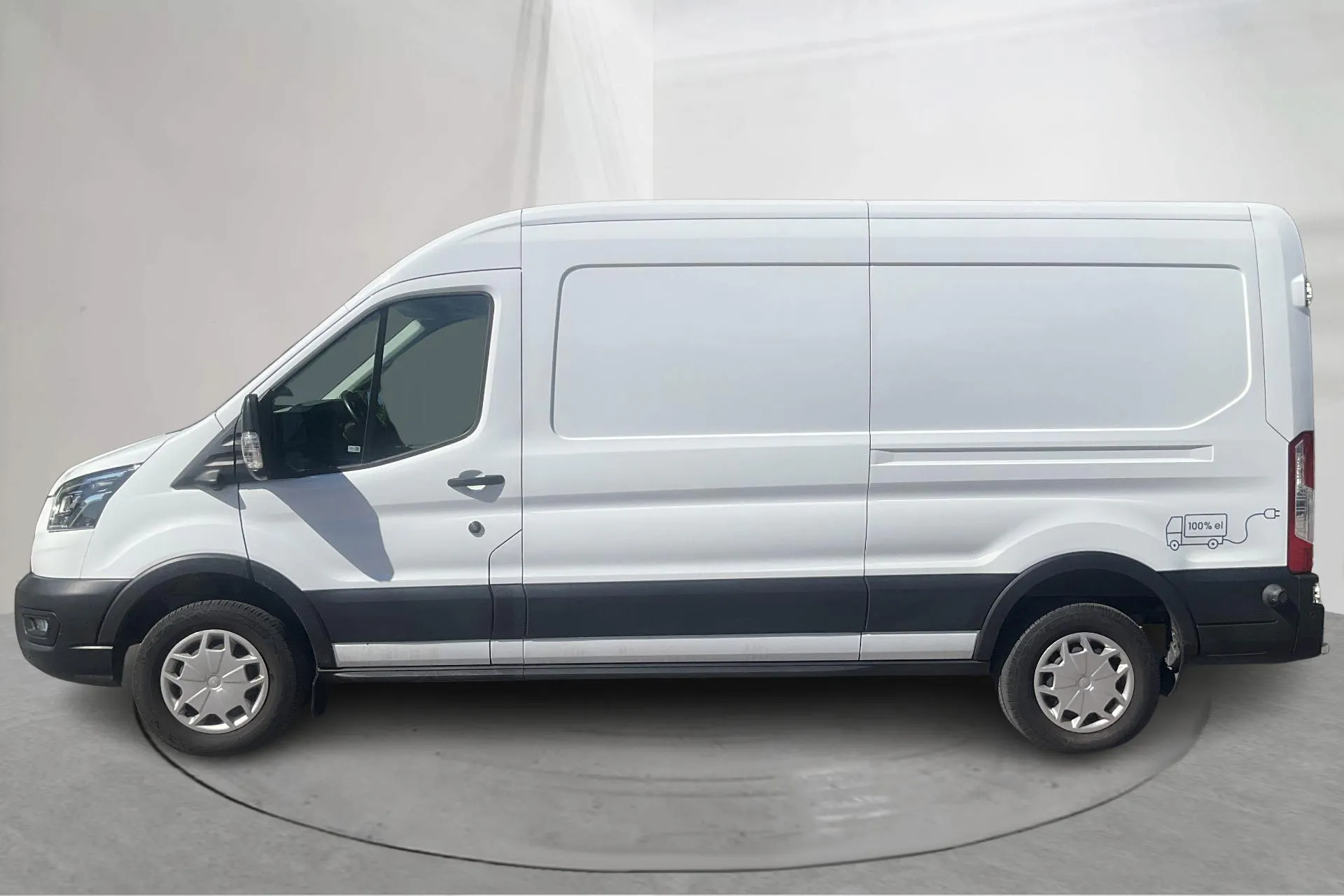 Presentation photo 2 of 13: Ford e-Transit 350 RWD 68kWh Skåp (184hk) - 67 510 km - Automatic - white - 2022