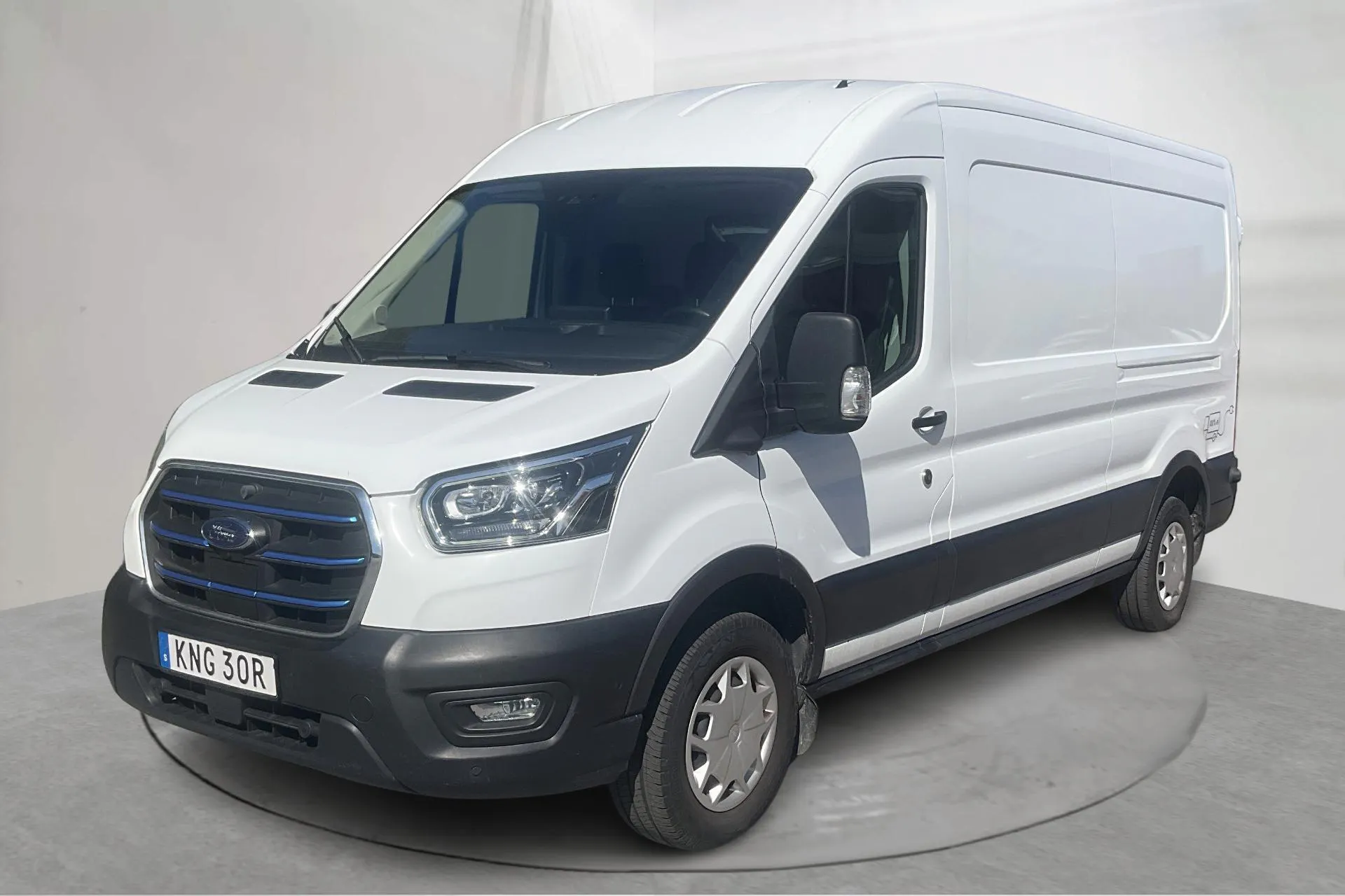Presentation photo 1 of 13: Ford e-Transit 350 RWD 68kWh Skåp (184hk) - 67 510 km - Automatic - white - 2022