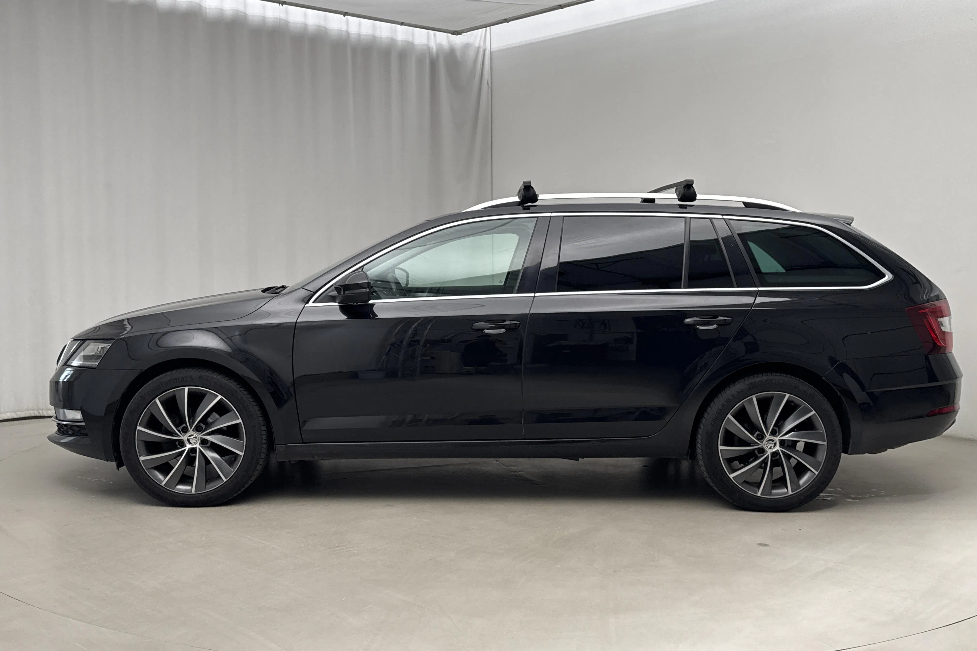 Presentation photo 2 of 17: Skoda Octavia III 2.0 TDI Combi 4x4 (150hk) - 202 770 km - Automatic - black - 2019