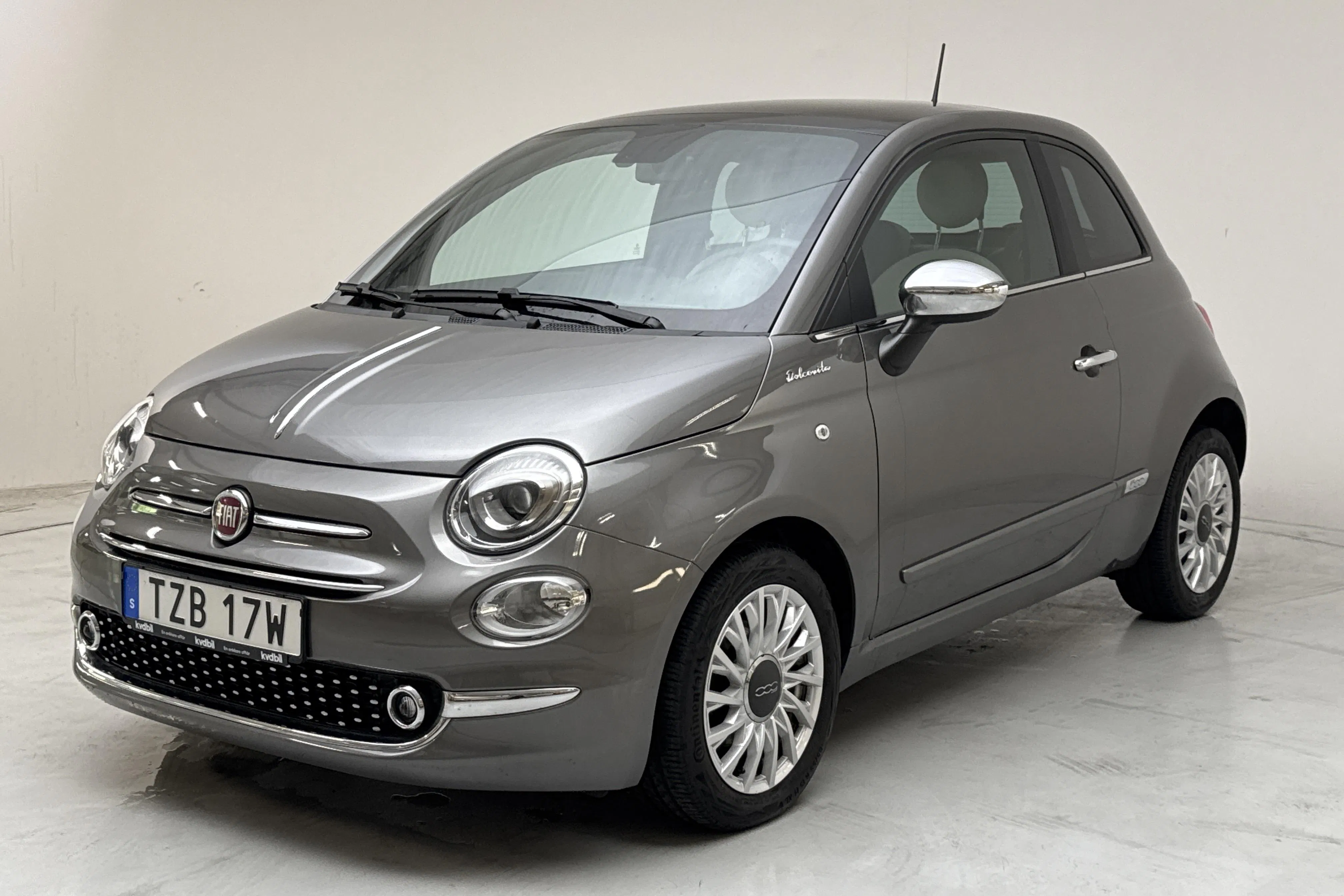 Presentationsfoto 1 av 14: Fiat 500 Hybrid (70hk) - 6 145 mil - Manuell - grå - 2022