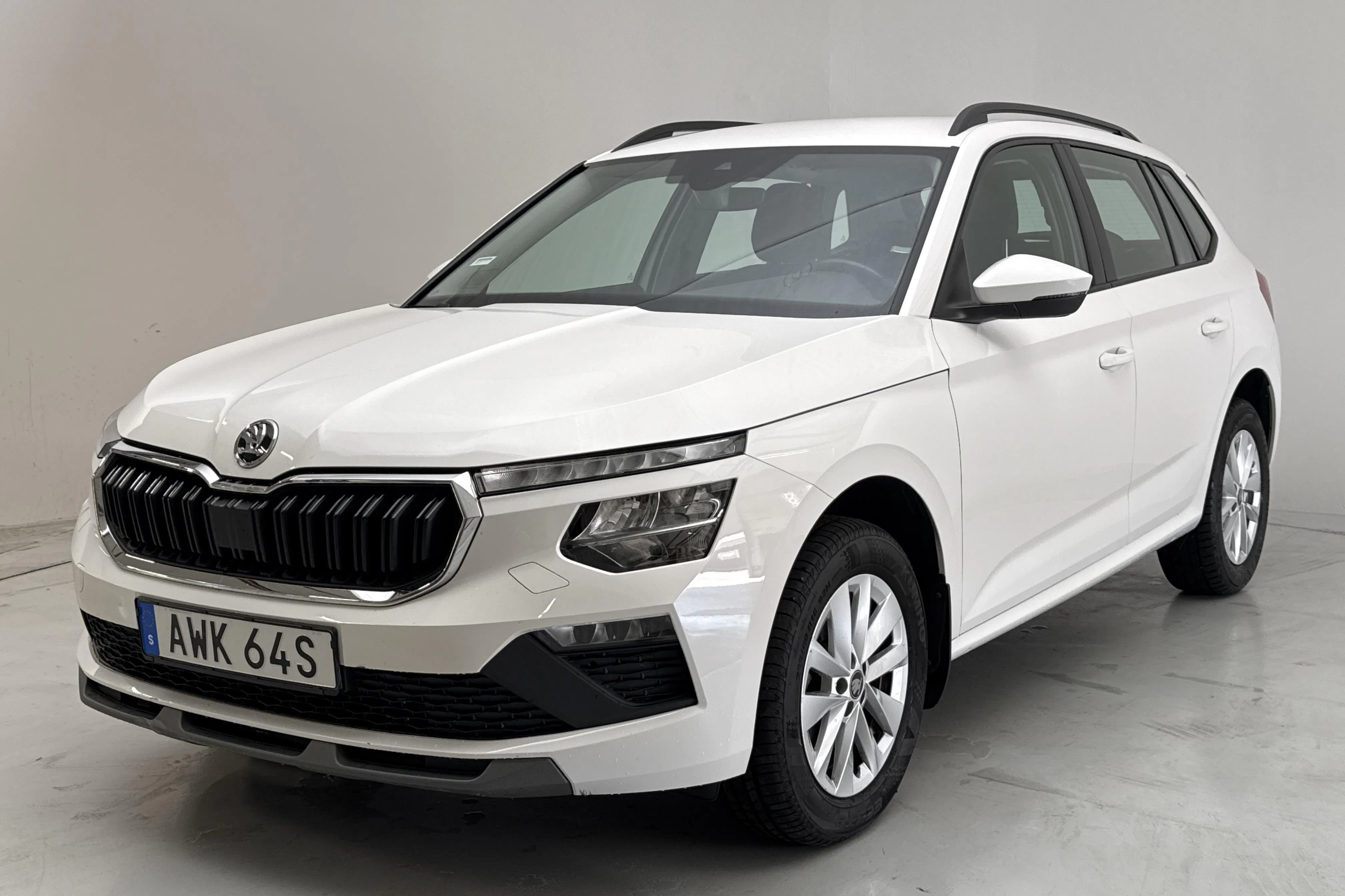 Presentationsfoto 1 av 11: Skoda Kamiq 1.0 TSI (116hk) - 10 644 mil - Automat - vit - 2025