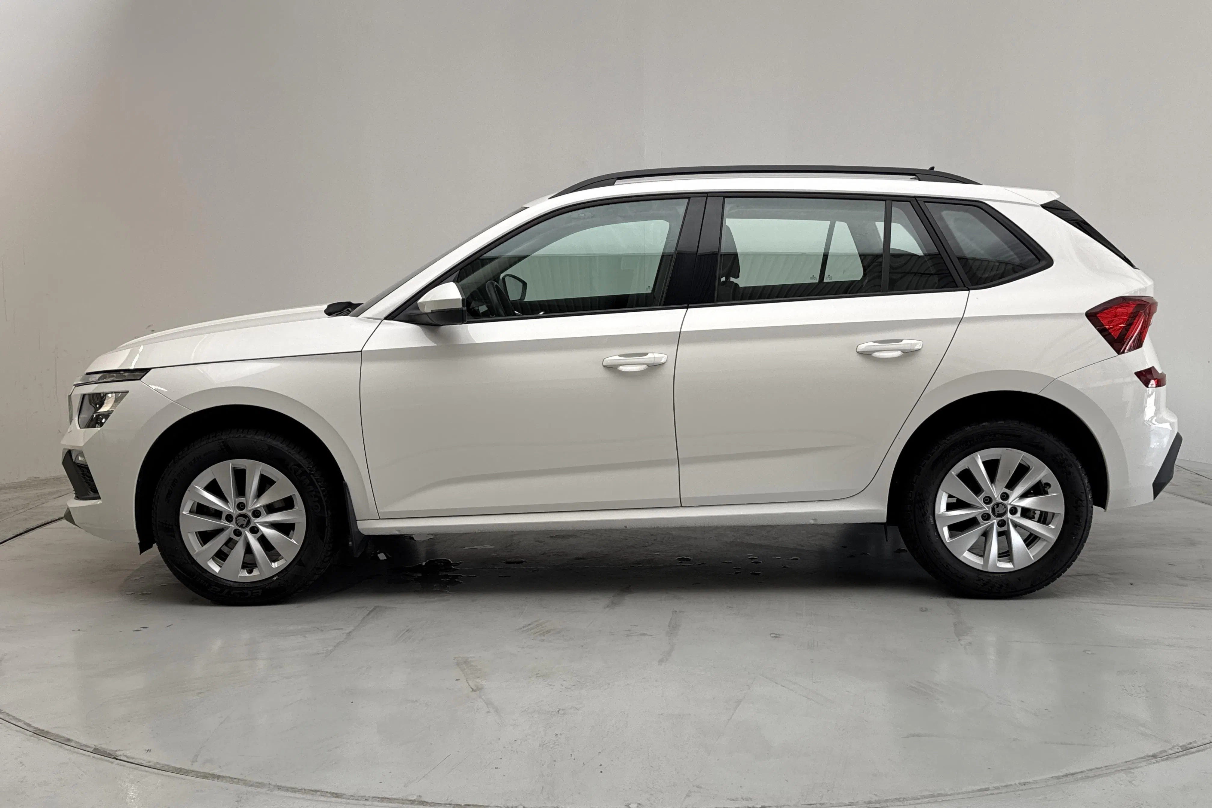Presentationsfoto 2 av 11: Skoda Kamiq 1.0 TSI (116hk) - 10 644 mil - Automat - vit - 2025
