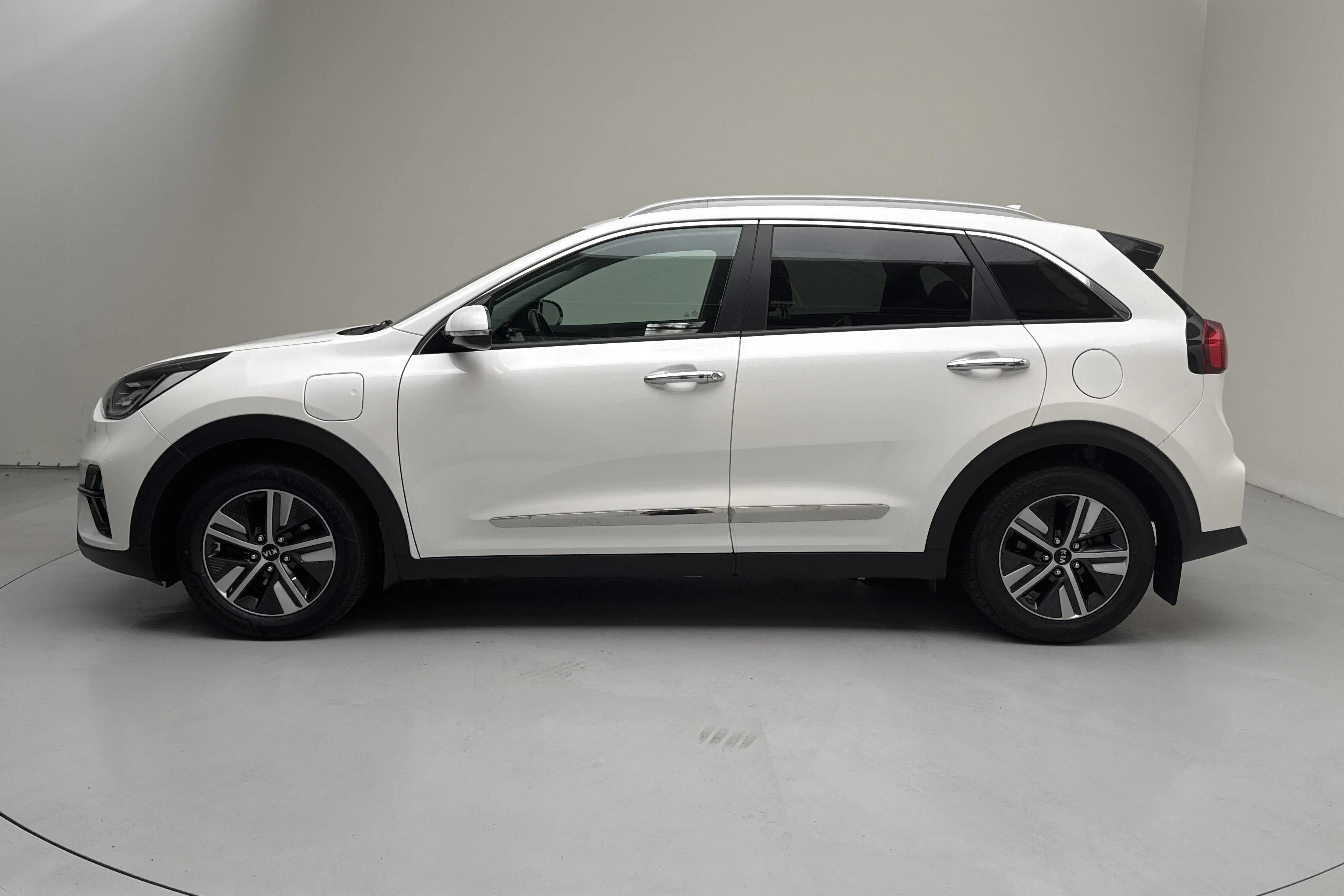 Presentation photo 2 of 18: KIA Niro Plug-in Hybrid 1.6 (141hk) - 131 810 km - Automatic - white - 2021