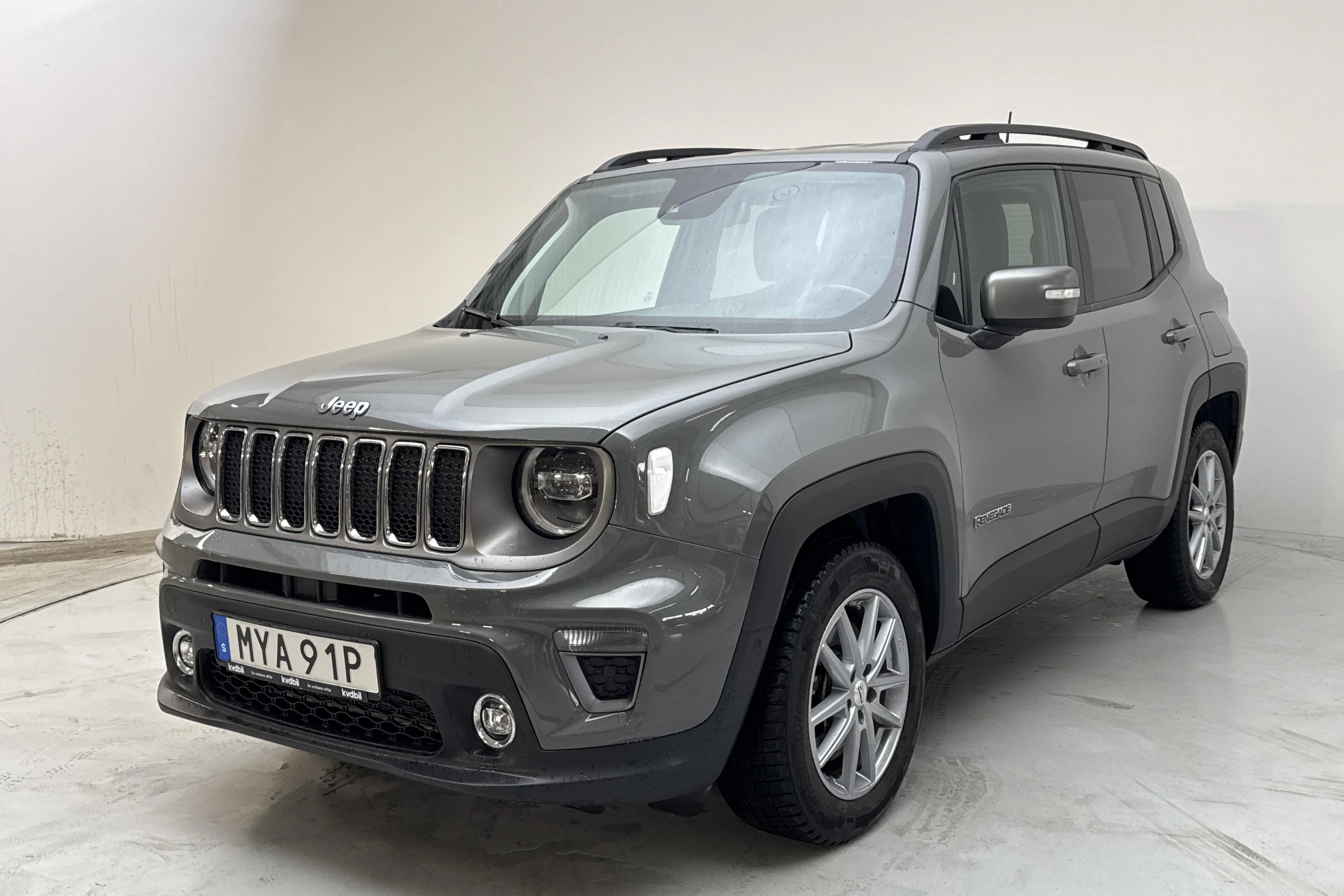 Presentation photo 1 of 15: Jeep Renegade 1.3 PHEV 4WD (190hk) - 68 100 km - Automatic - gray - 2020