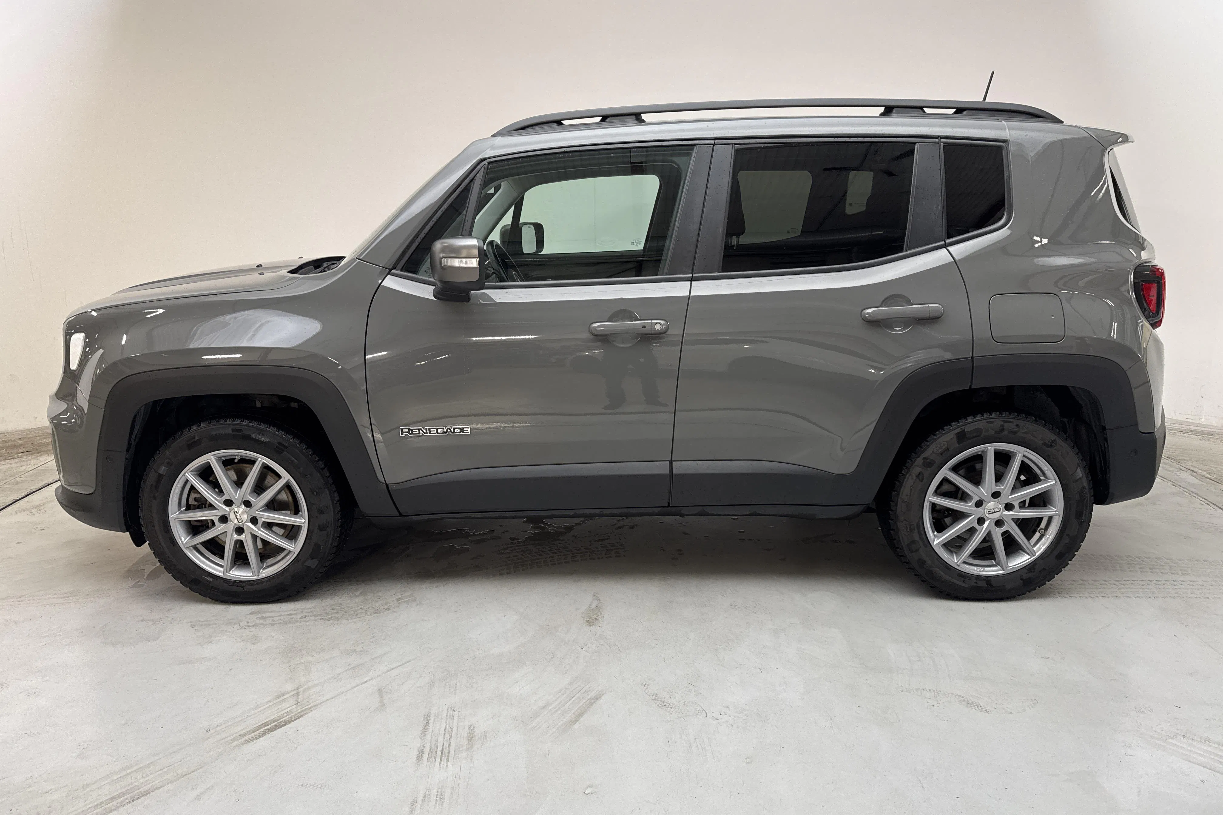 Presentation photo 2 of 15: Jeep Renegade 1.3 PHEV 4WD (190hk) - 68 100 km - Automatic - gray - 2020