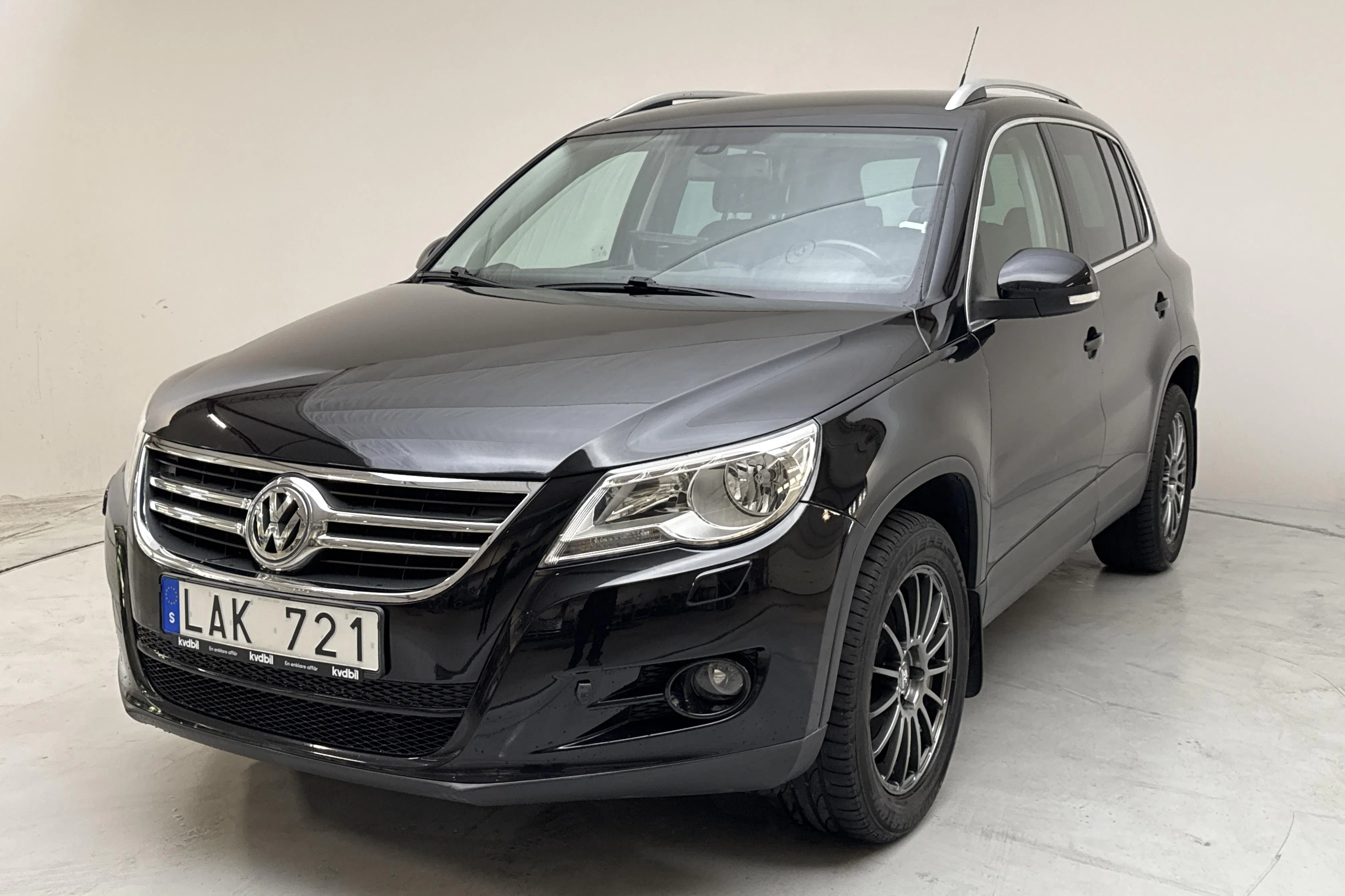Presentationsfoto 1 av 13: VW Tiguan 2.0 TFSI (170hk) - 13 593 mil - Automat - svart - 2011