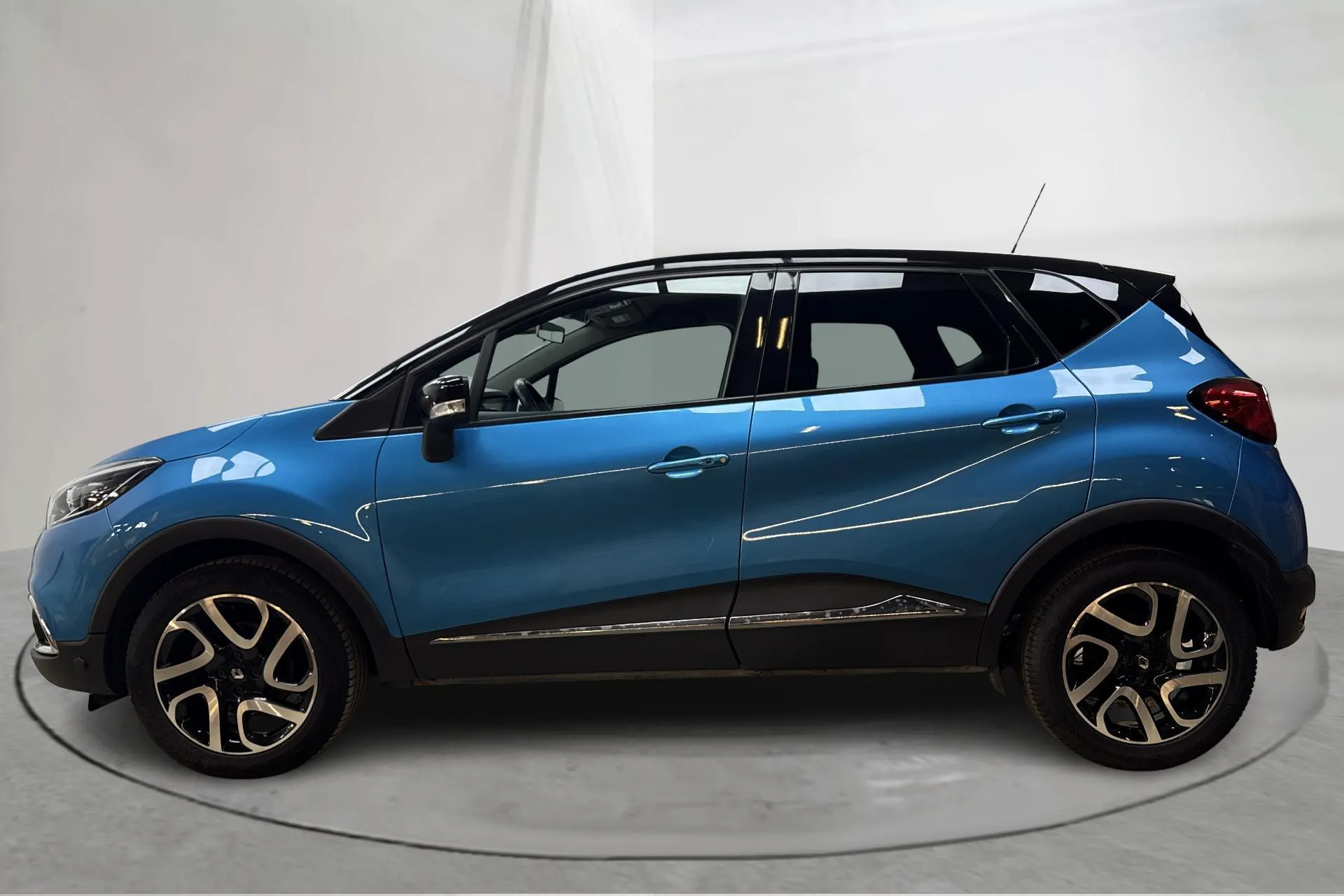 Presentationsfoto 2 av 16: Renault Captur 1.2 TCe (120hk) - 12 209 mil - Automat - 2016