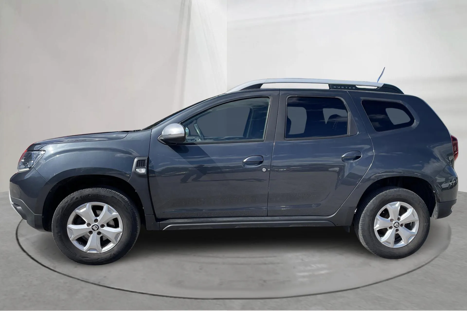 Presentationsfoto 2 av 17: Dacia Duster 1.3 TCe 4x2 (130hk) - 4 382 mil - Manuell - Mörkgrå - 2019