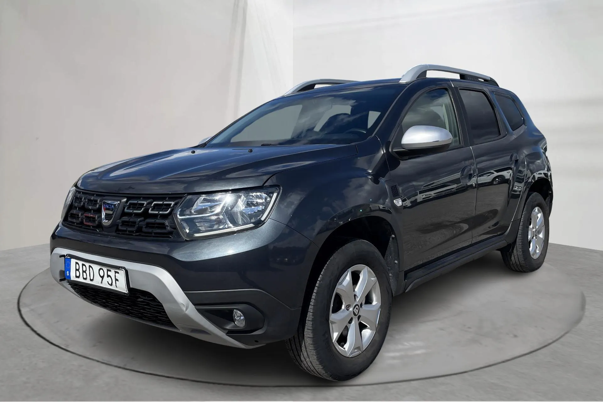 Presentationsfoto 1 av 17: Dacia Duster 1.3 TCe 4x2 (130hk) - 4 382 mil - Manuell - Mörkgrå - 2019
