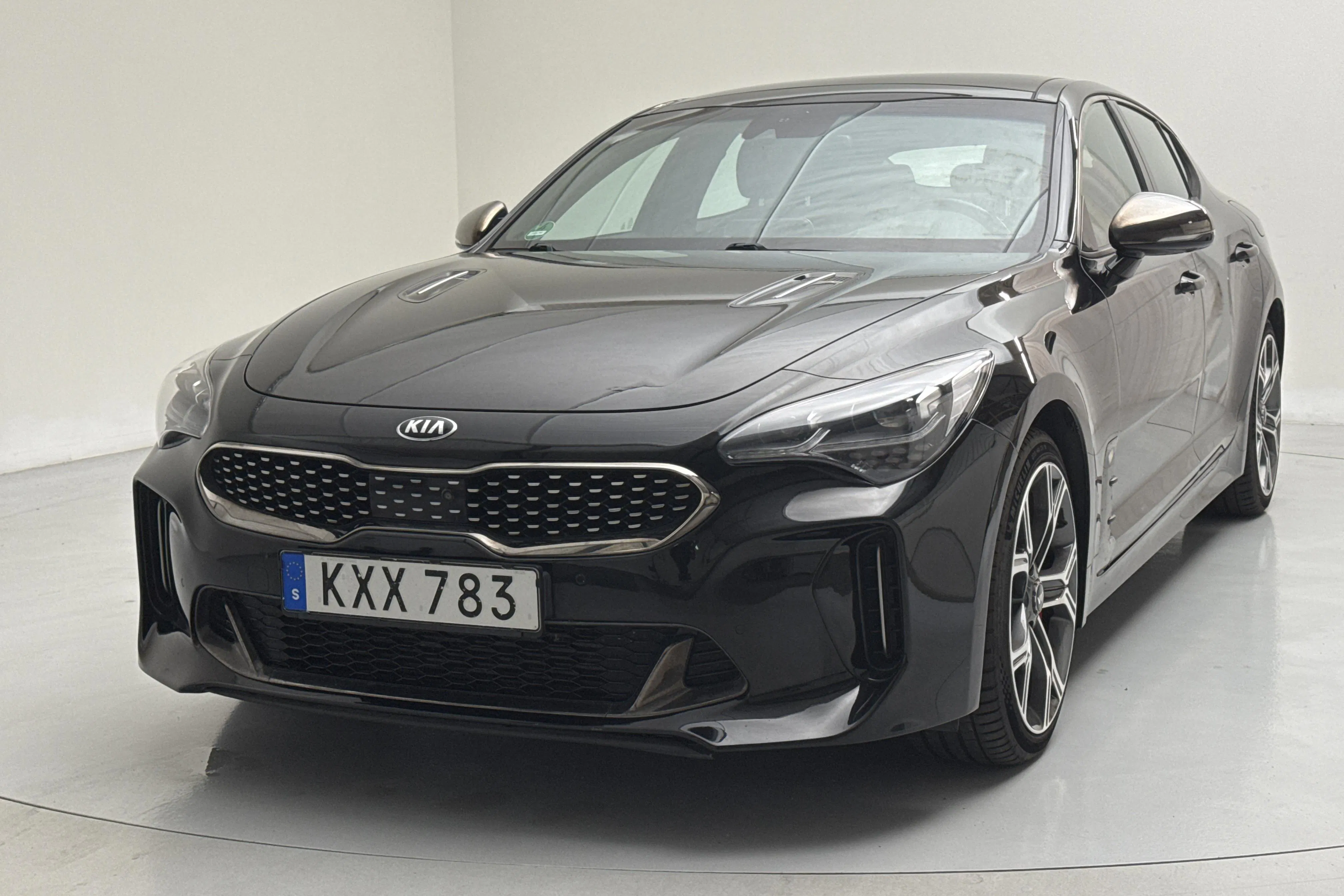 Presentation photo 1 of 19: KIA Stinger 3.3 T-GDi AWD (370hk) - 120 460 km - Automatic - black - 2018