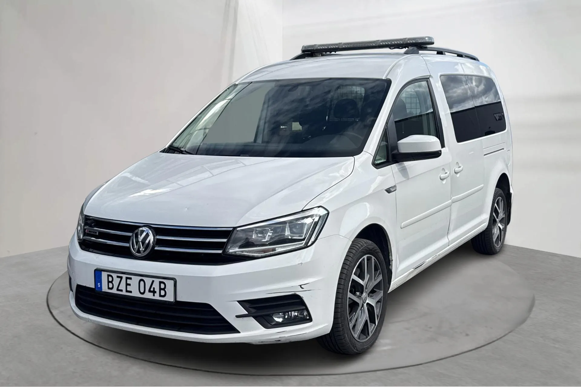 Presentationsfoto 1 av 15: VW Caddy Maxi Life 2.0 TDI 4MOTION (150hk) - 21 578 mil - Automat - vit - 2020