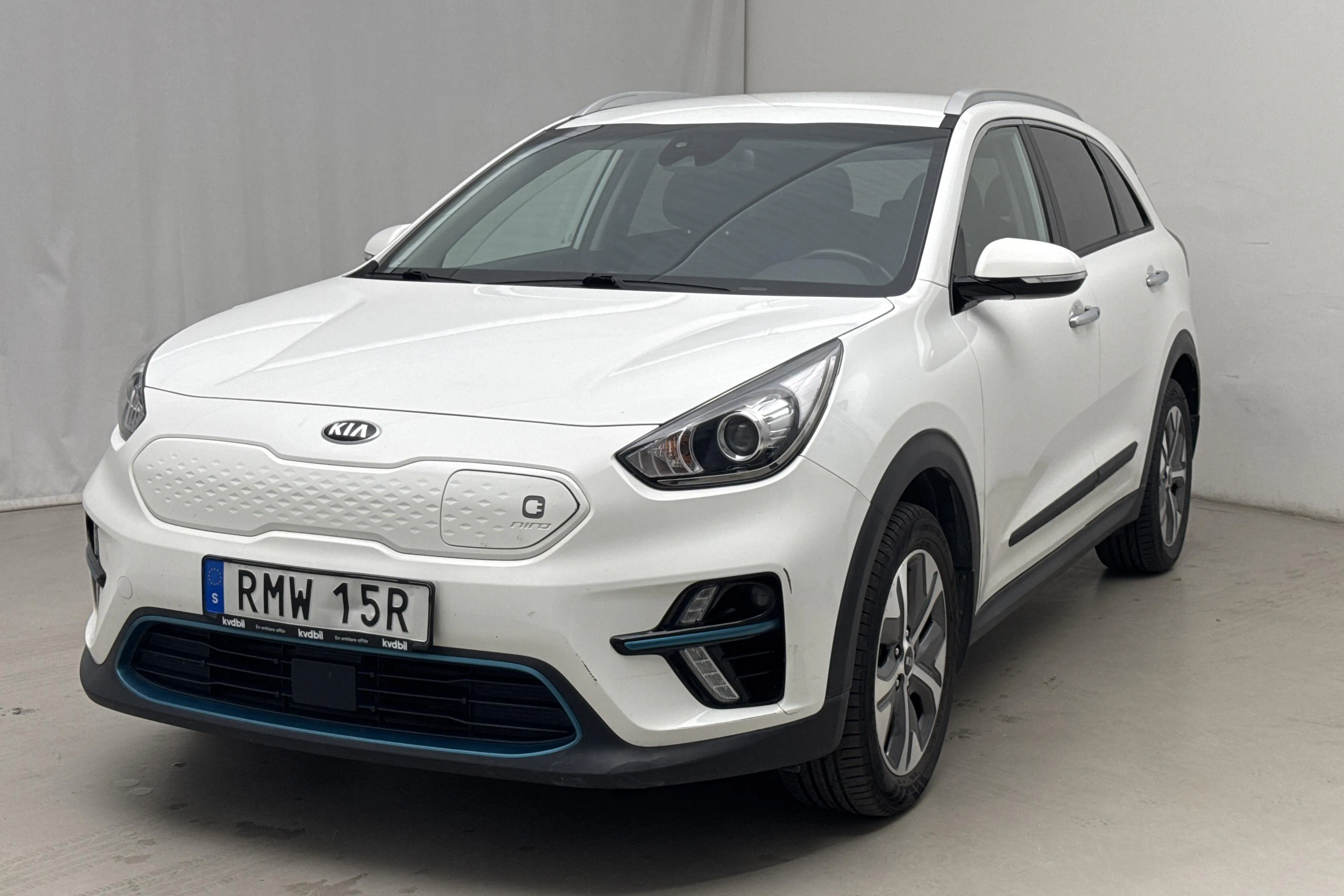 Presentationsfoto 1 av 18: KIA e-Niro 64kWh (204hk) - 8 272 mil - Automat - vit - 2019