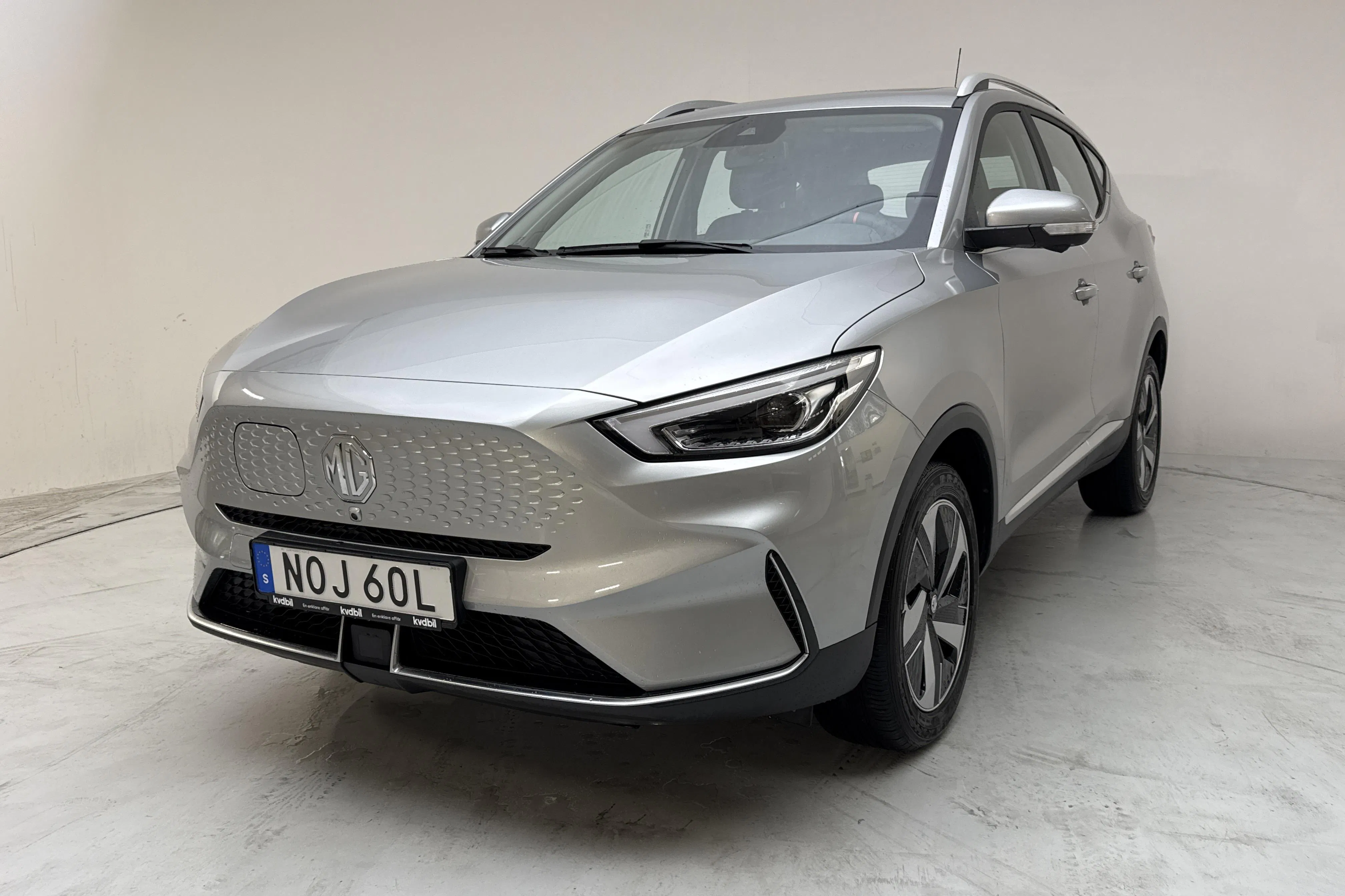 Presentationsfoto 1 av 18: MG ZS EV (156hk) - 3 036 mil - Automat - grå - 2023