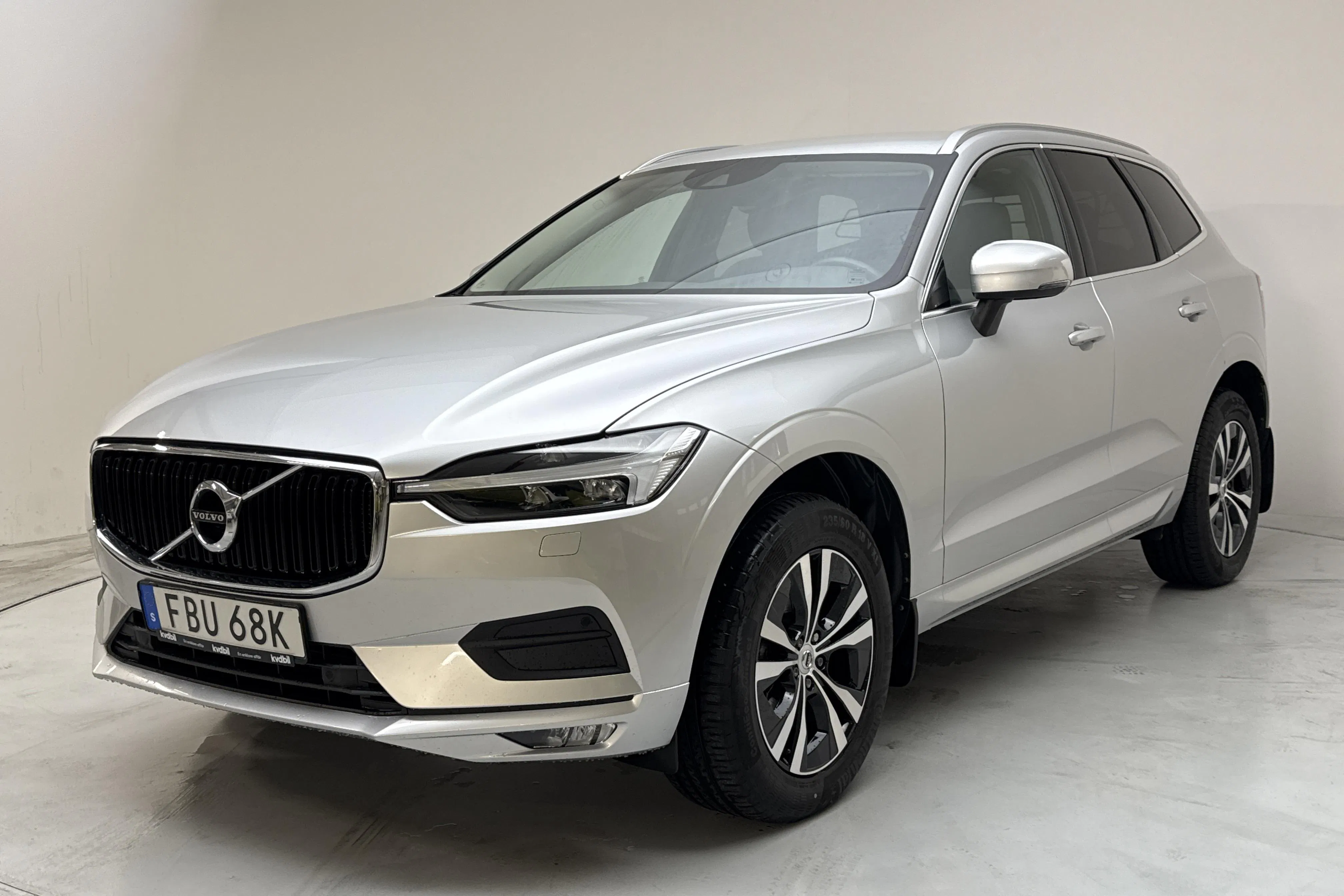 Presentationsfoto 1 av 16: Volvo XC60 B4 AWD Mildhybrid, Diesel (197hk) - 6 118 mil - Automat - silver - 2021