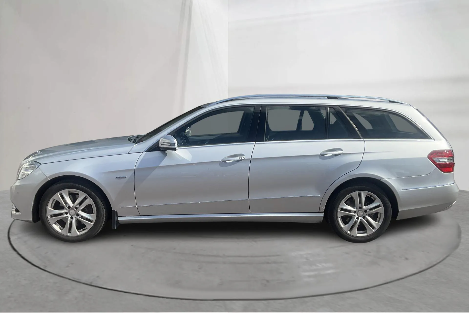 Presentation photo 2 of 13: Mercedes E 350 CDI BlueEfficiency Kombi S212 (231hk) - 196 950 km - Automatic - silver - 2010