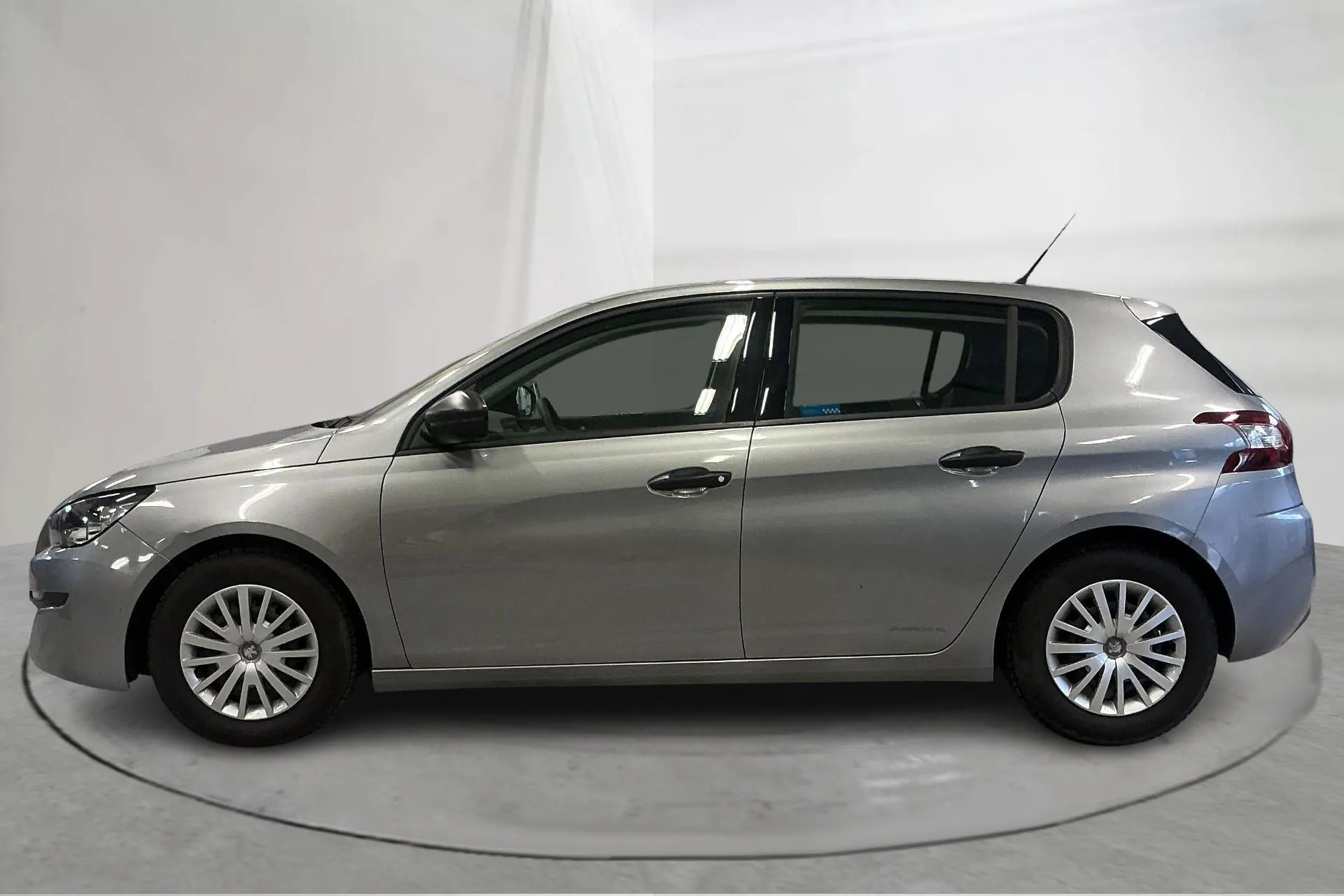 Esittelykuva 2 osoitteesta 12: Peugeot 308 PureTech 5dr (82hk) - 32 790 km - Manuaalinen - 2016