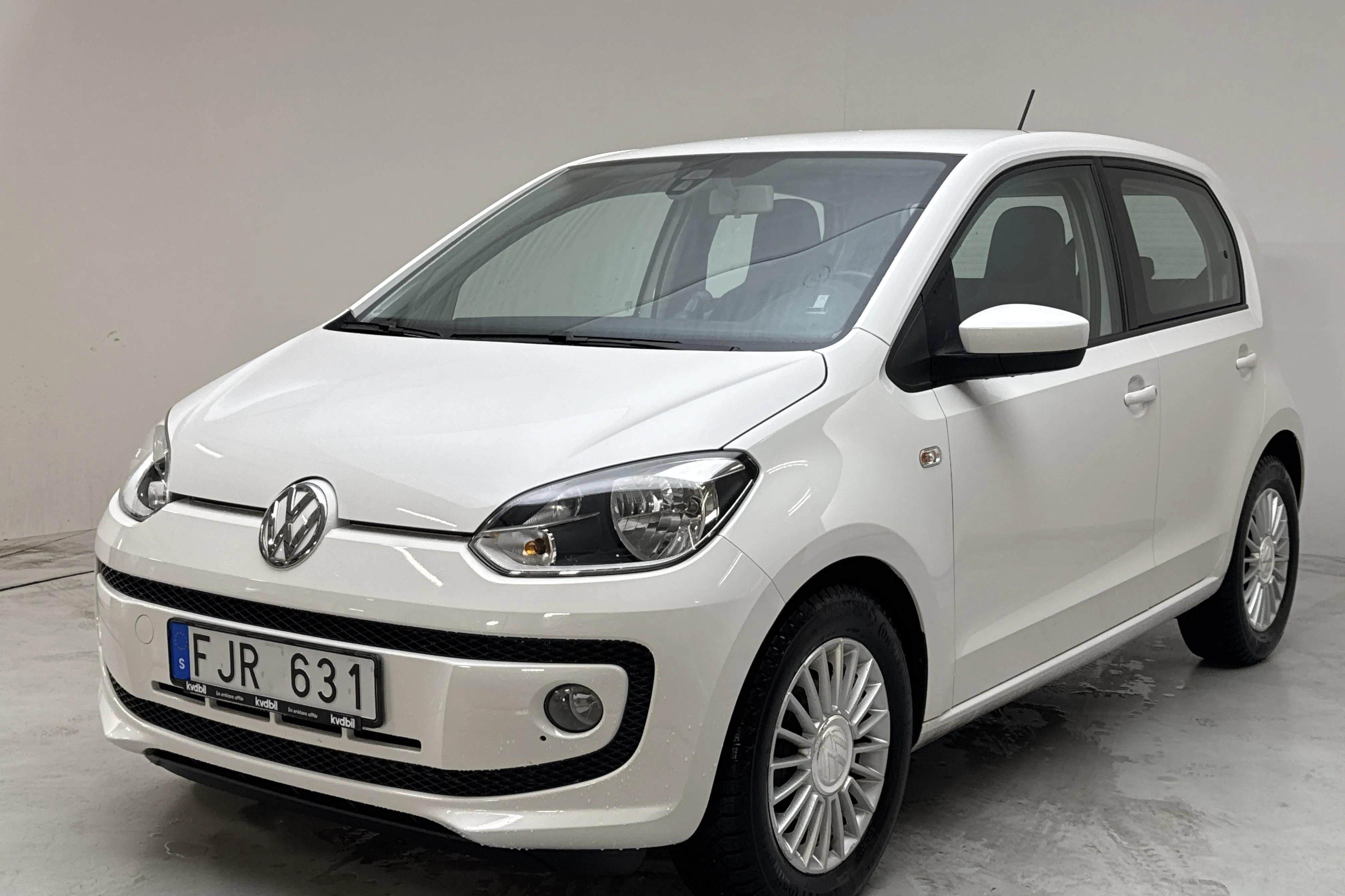 Presentation photo 1 of 12: VW up! 1.0 5dr (75hk) - 41 250 km - Manual - white - 2014
