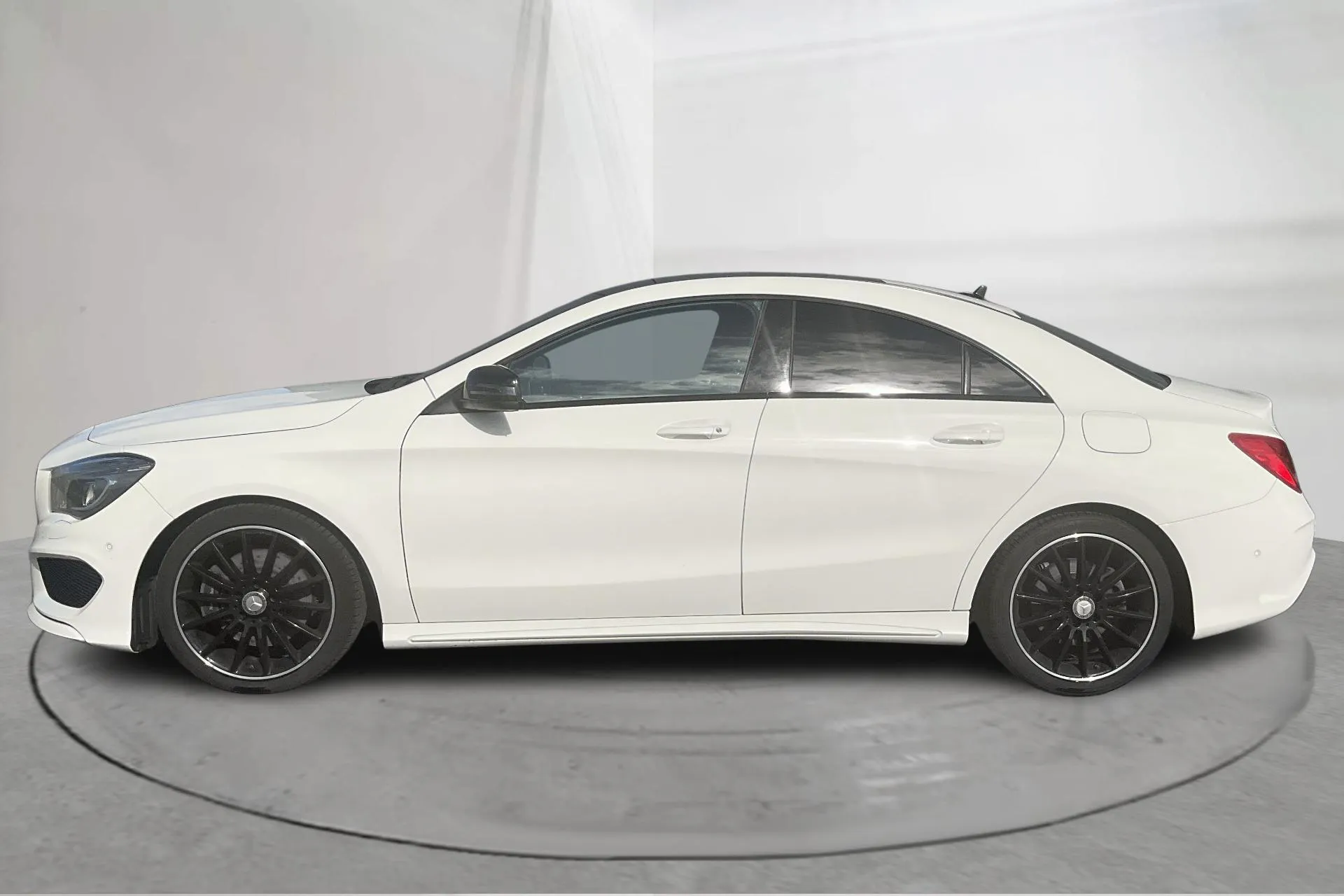 Presentation photo 2 of 15: Mercedes CLA 220 d (177hk) - 137 590 km - Automatic - white - 2016
