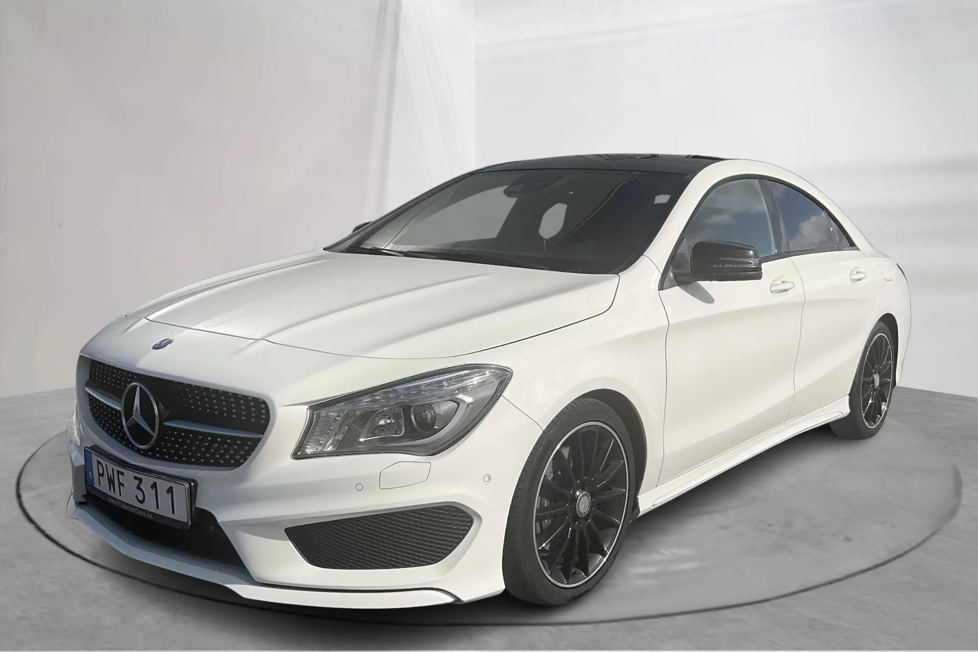 Presentation photo 1 of 15: Mercedes CLA 220 d (177hk) - 137 590 km - Automatic - white - 2016