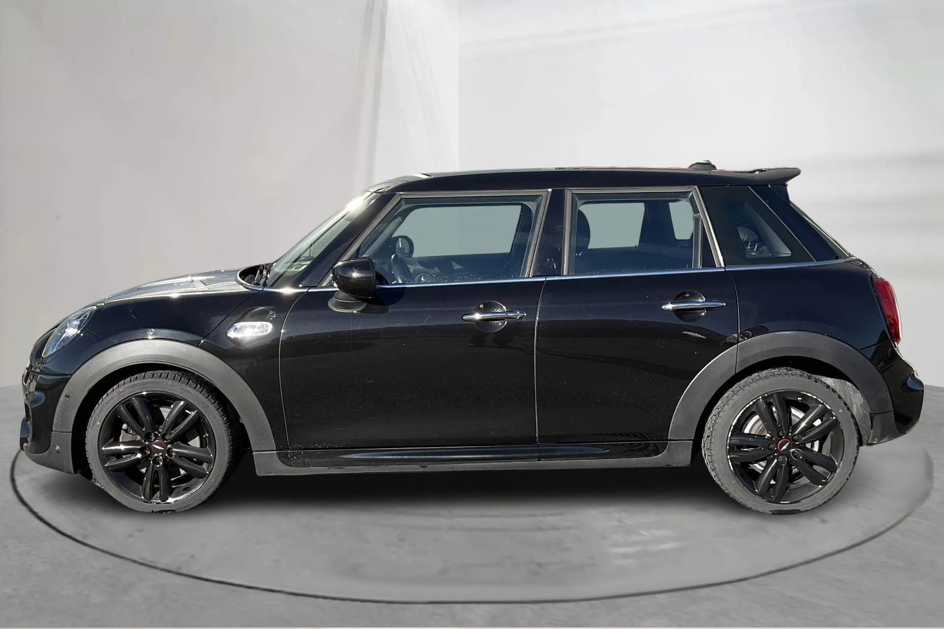 Presentationsfoto 2 av 12: MINI Cooper S Hatch 5dr, F55 LCI (178hk) - 6 716 mil - Automat - svart - 2021