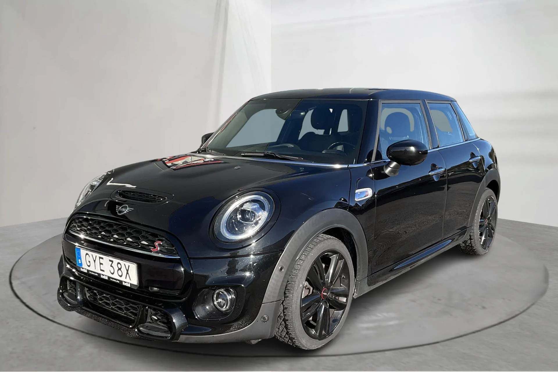 Presentationsfoto 1 av 12: MINI Cooper S Hatch 5dr, F55 LCI (178hk) - 6 716 mil - Automat - svart - 2021