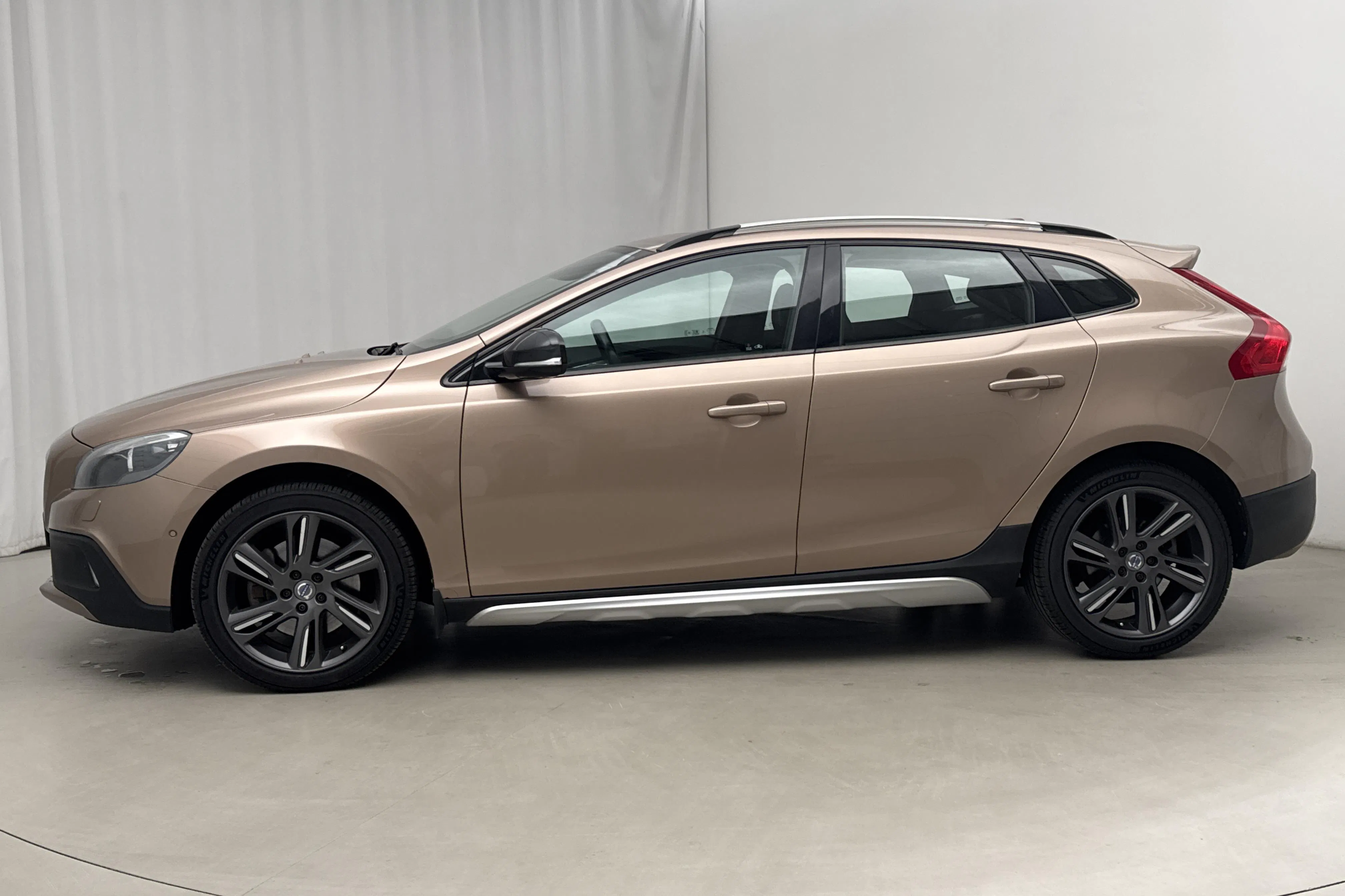 Presentation photo 2 of 18: Volvo V40 Cross Country D4 (177hk) - 201 610 km - Automatic - brown - 2013