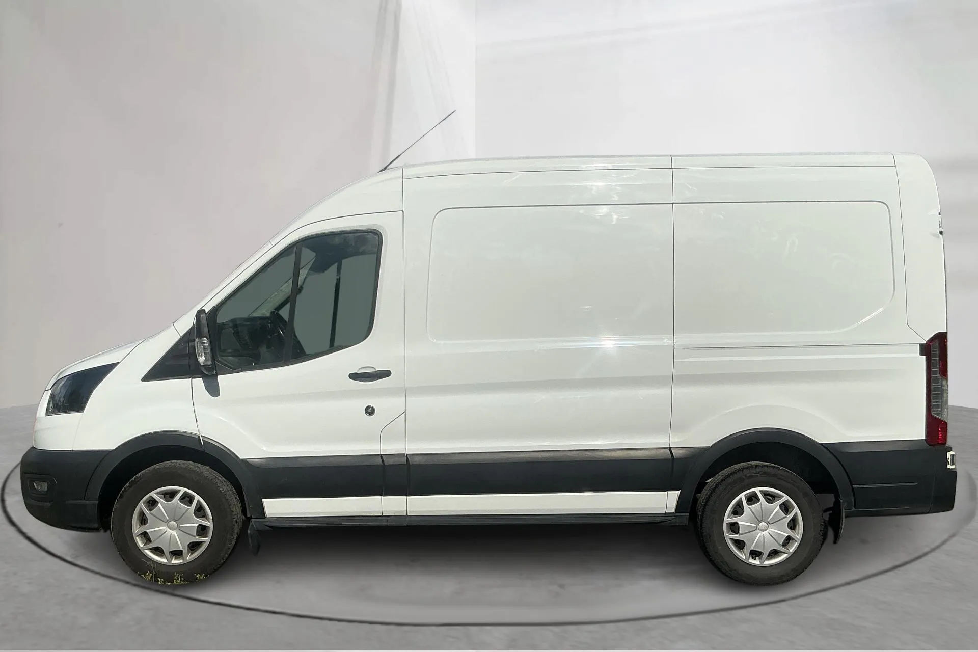 Presentation photo 2 of 15: Ford Transit 350 2.0 TDCi 2WD Skåp (170hk) - 90 280 km - Automatic - white - 2023
