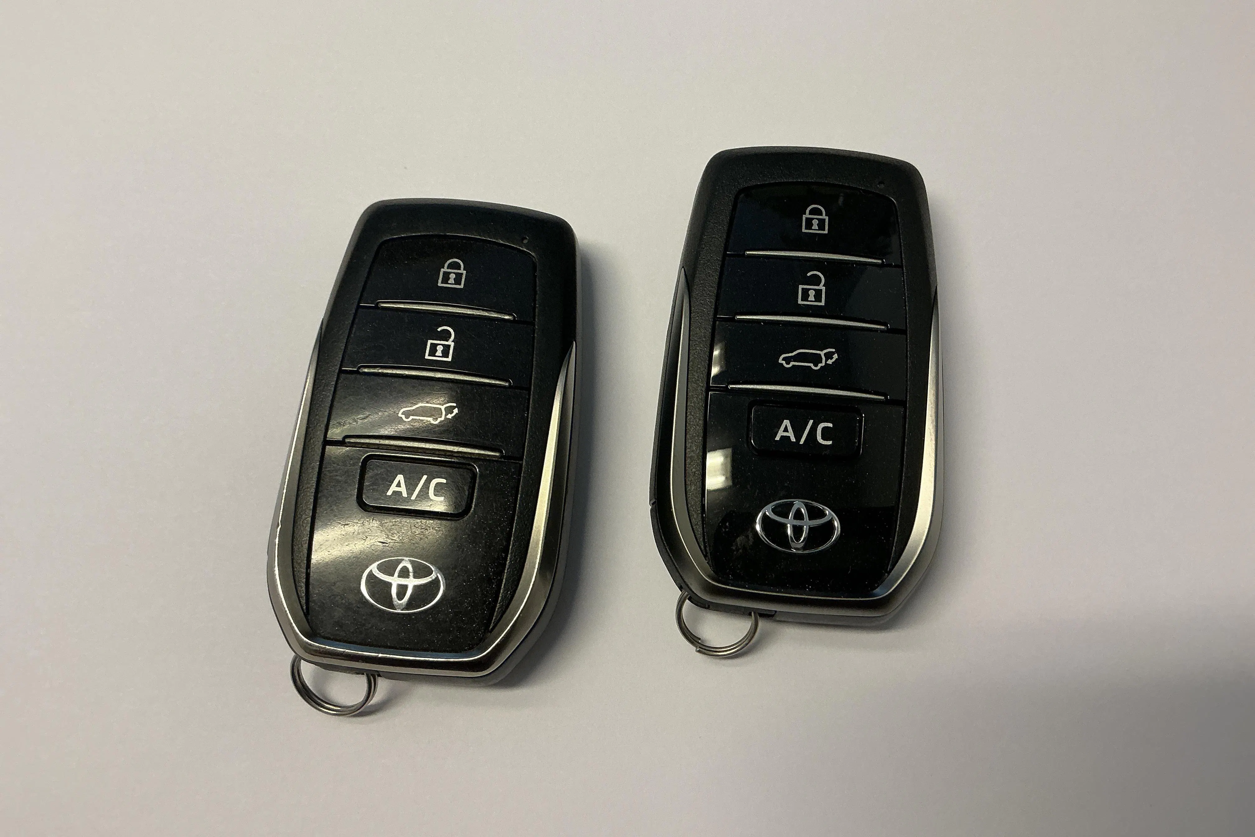 Presentationsfoto 16 av 16: Toyota RAV4 2.5 Plug-in Hybrid AWDi (306hk) - 13 258 mil - Automat - Mörkgrå - 2023
