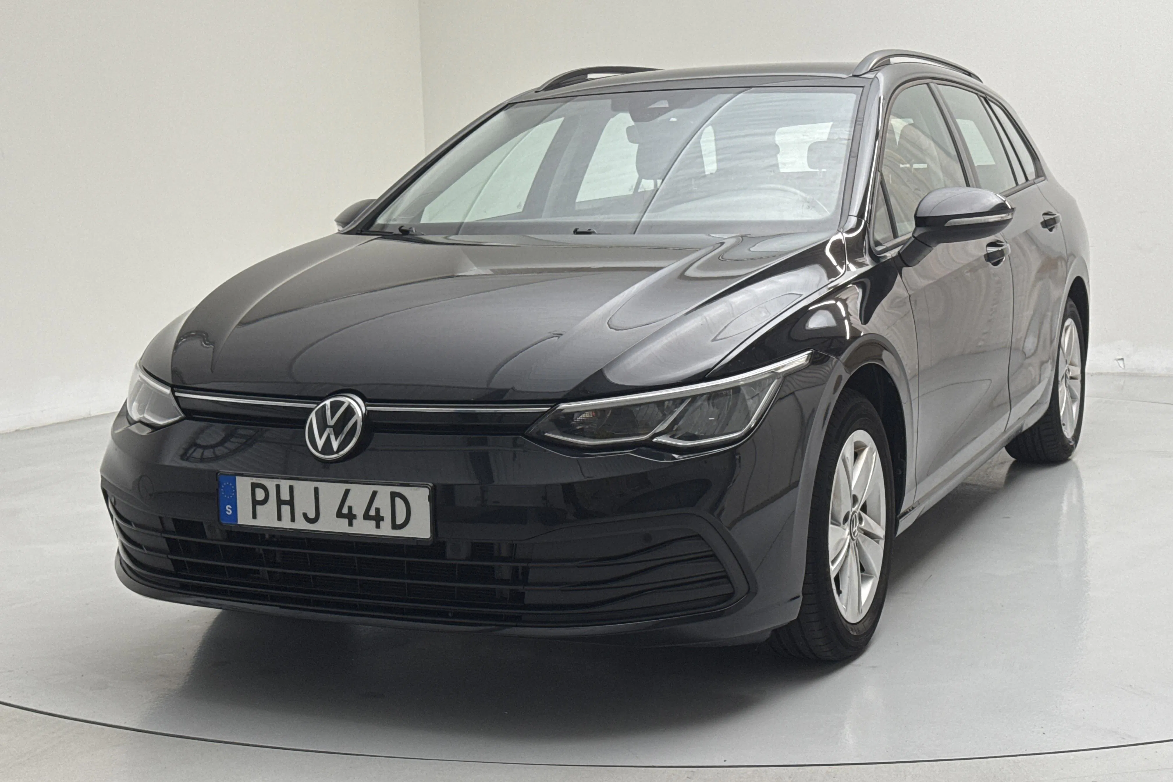 Presentation photo 1 of 11: VW Golf VIII 1.5 eTSI Sportscombi (150hk) - 109 290 km - Automatic - black - 2021