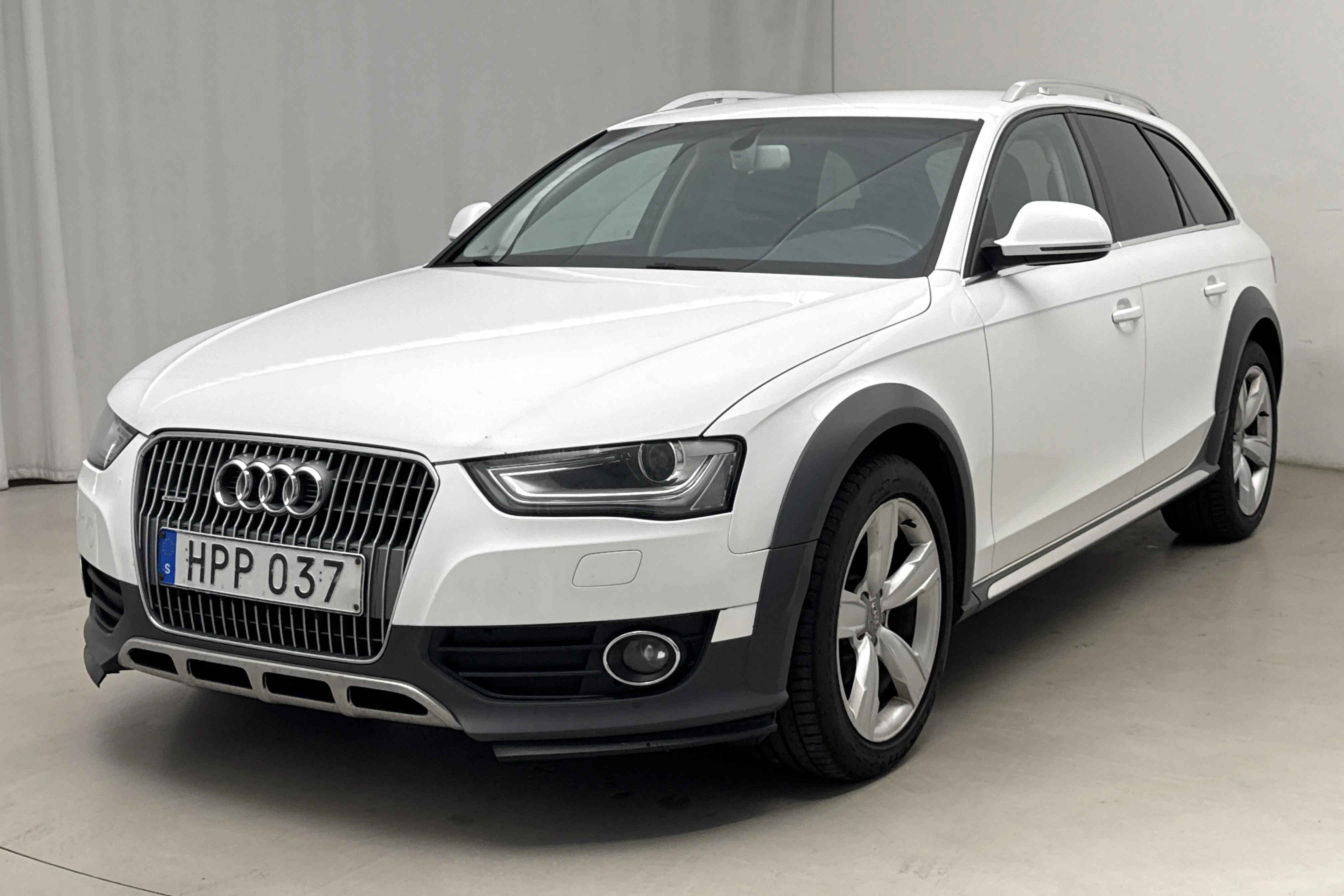 Presentationsfoto 1 av 18: Audi A4 Allroad 2.0 TDI clean diesel Avant quattro (190hk) - 20 774 mil - Automat - vit - 2015