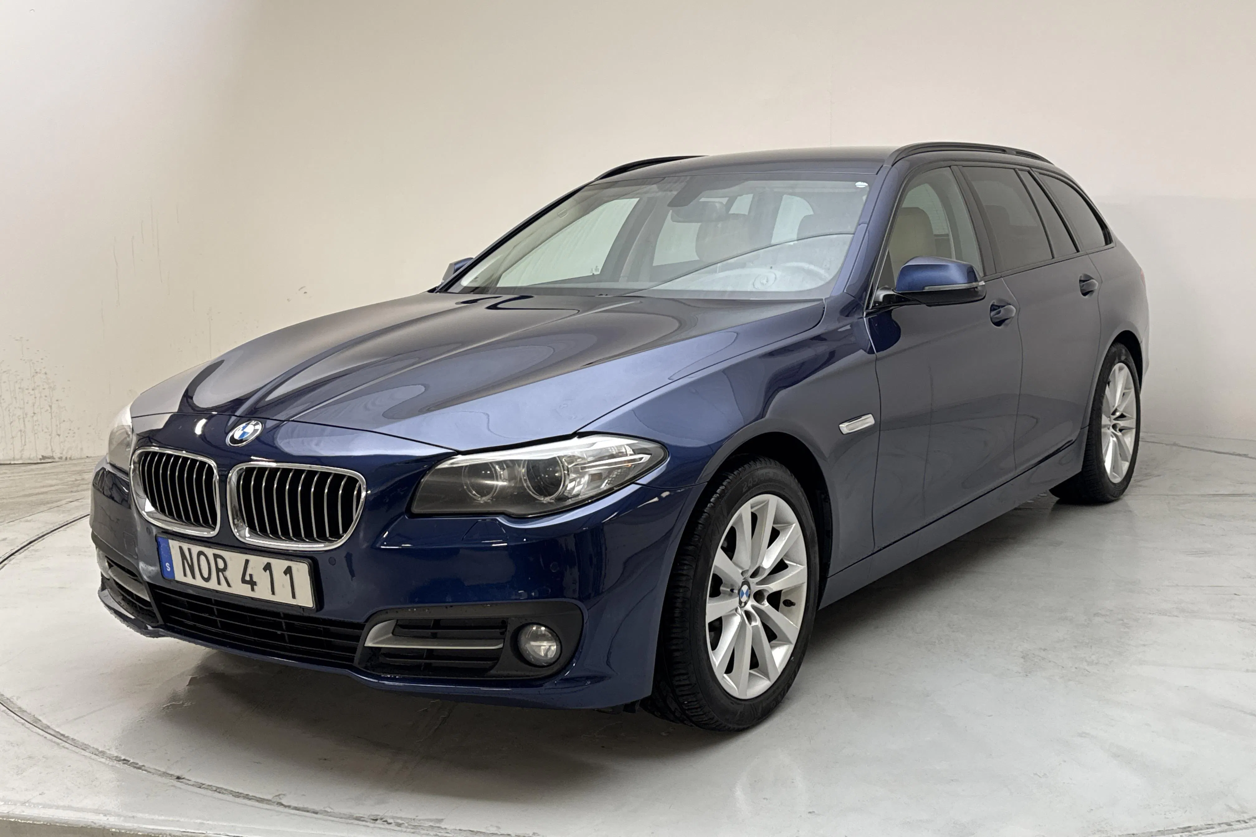 Presentation photo 1 of 13: BMW 520d xDrive Touring, F11 (190hk) - 25 291 Scandinavian mile - Automatic - blue - 2015
