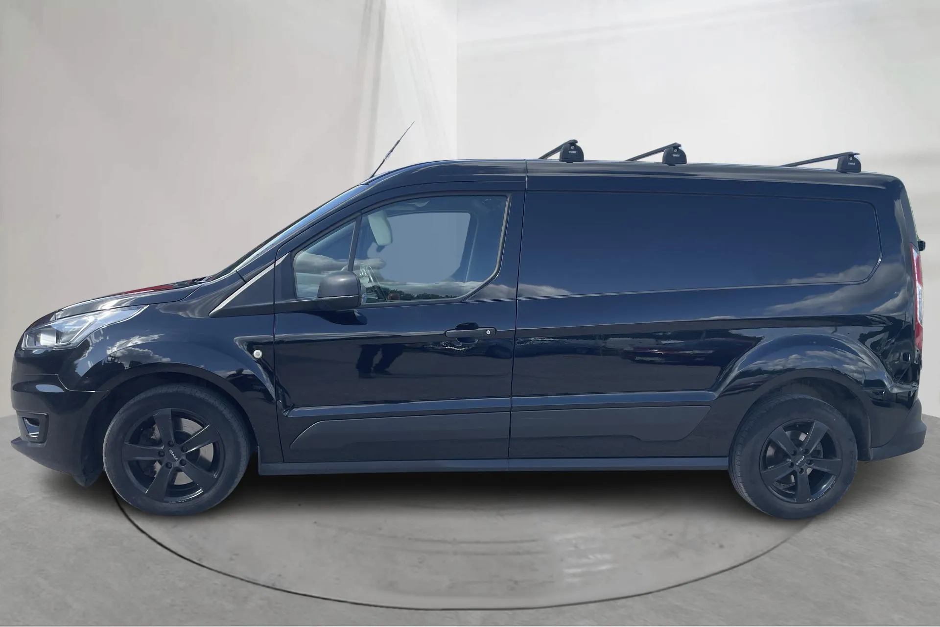 Presentationsfoto 2 av 19: Ford Transit Connect 1.5 EcoBlue (100hk) - 17 694 mil - Manuell - svart - 2019