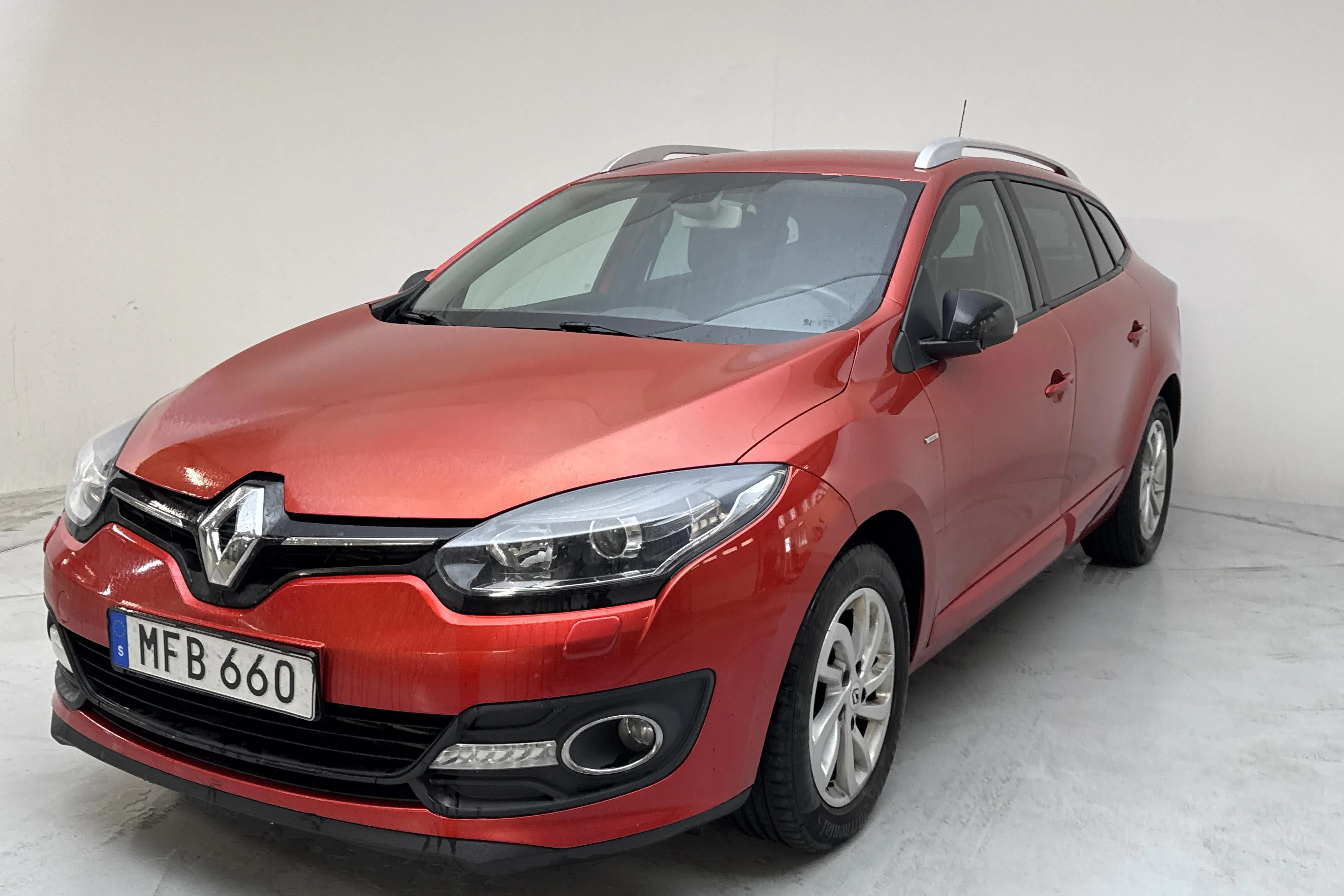 Presentationsfoto 1 av 13: Renault Mégane Phas III 1.5 dCi Sports Tourer (110hk) - 22 373 mil - Manuell - röd - 2016