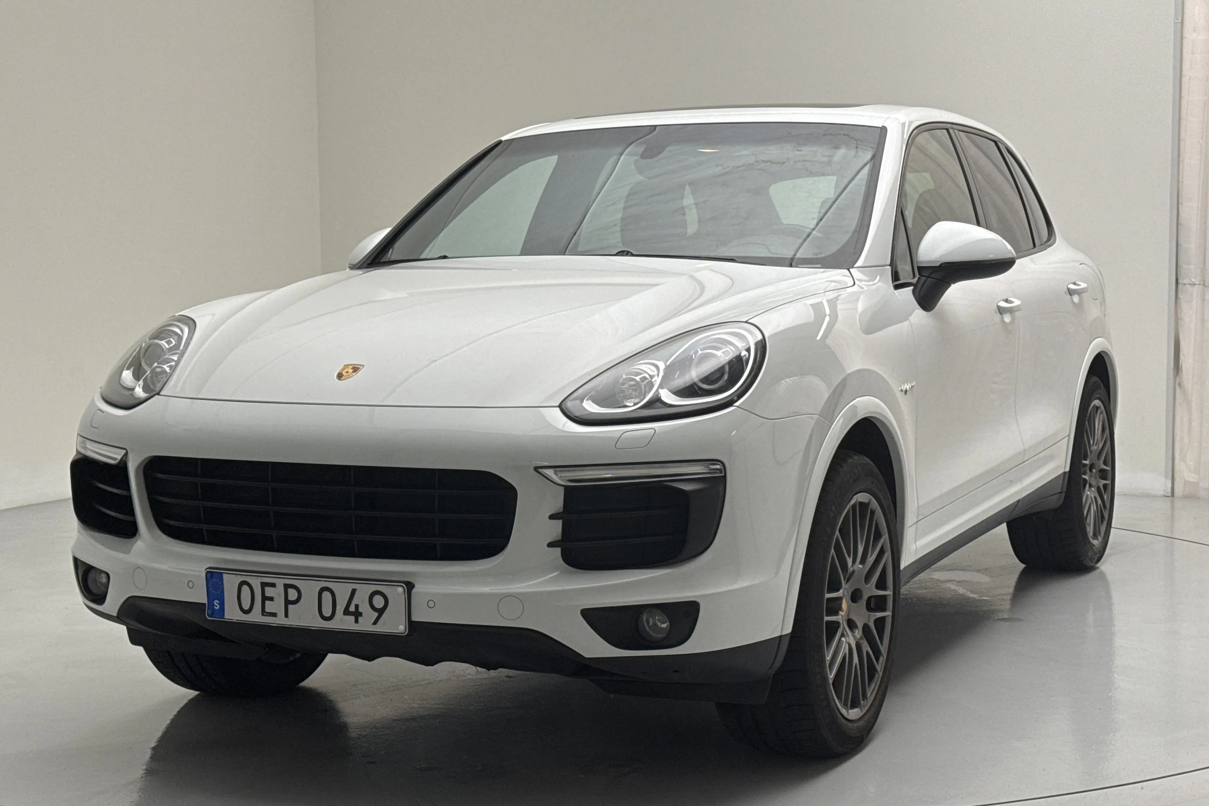 Presentationsfoto 1 av 16: Porsche Cayenne S E-Hybrid (416hk) - 14 848 mil - Automat - vit - 2017