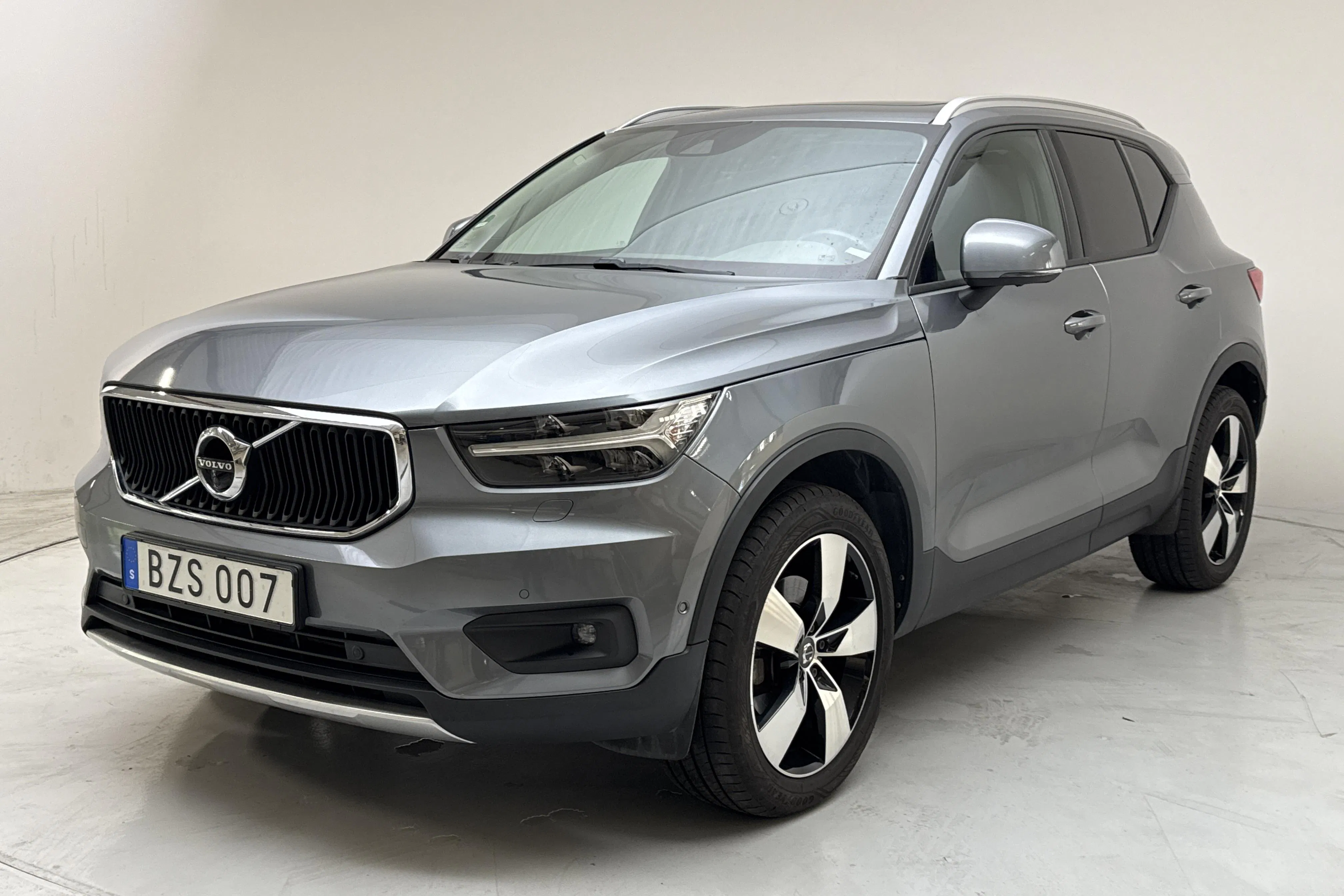 Presentation photo 1 of 17: Volvo XC40 D4 AWD (190hk) - 109 810 km - Automatic - gray - 2018