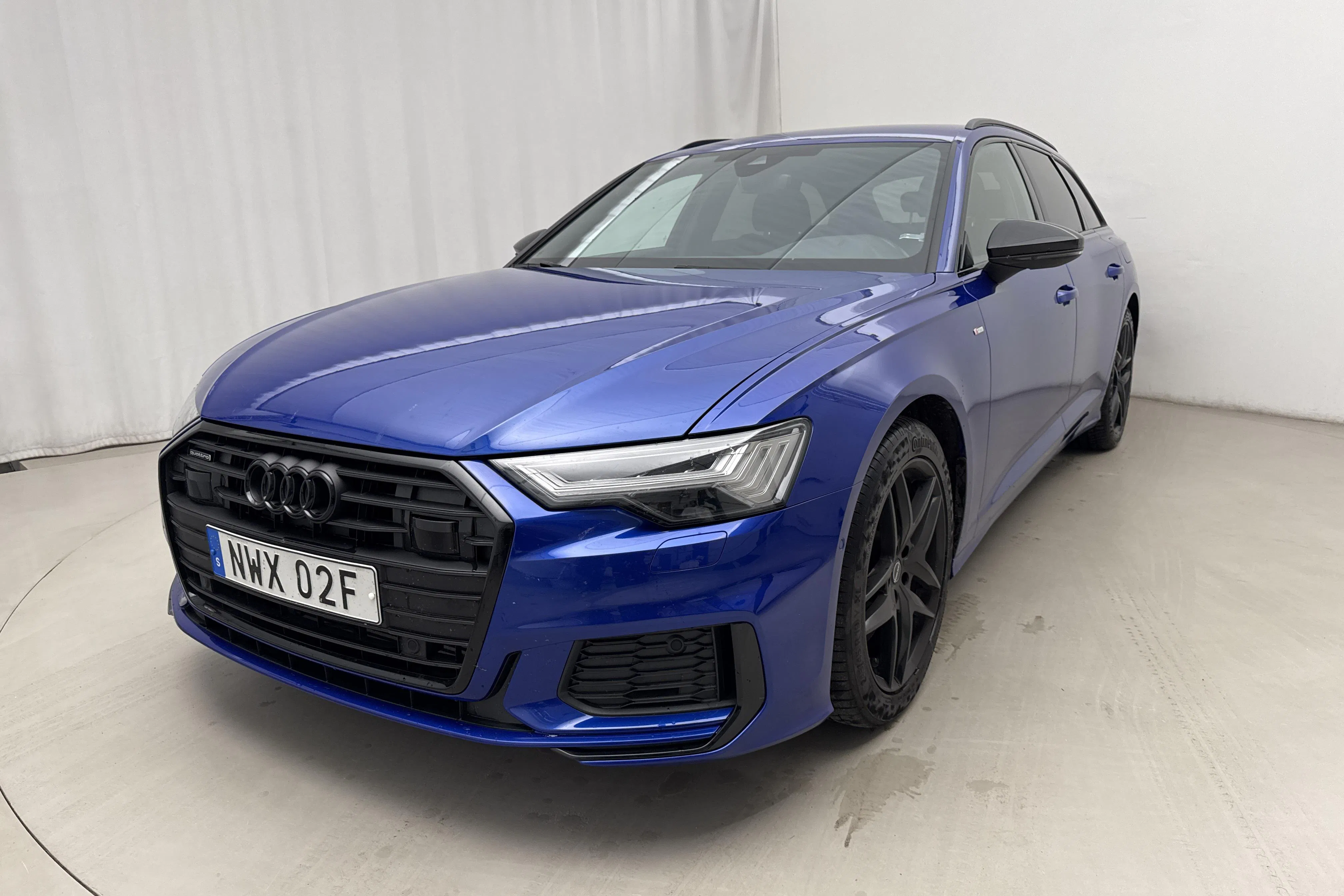 Presentationsfoto 1 av 19: Audi A6 Avant 55 TFSI e quattro (367hk) - 6 697 mil - Automat - blå - 2023
