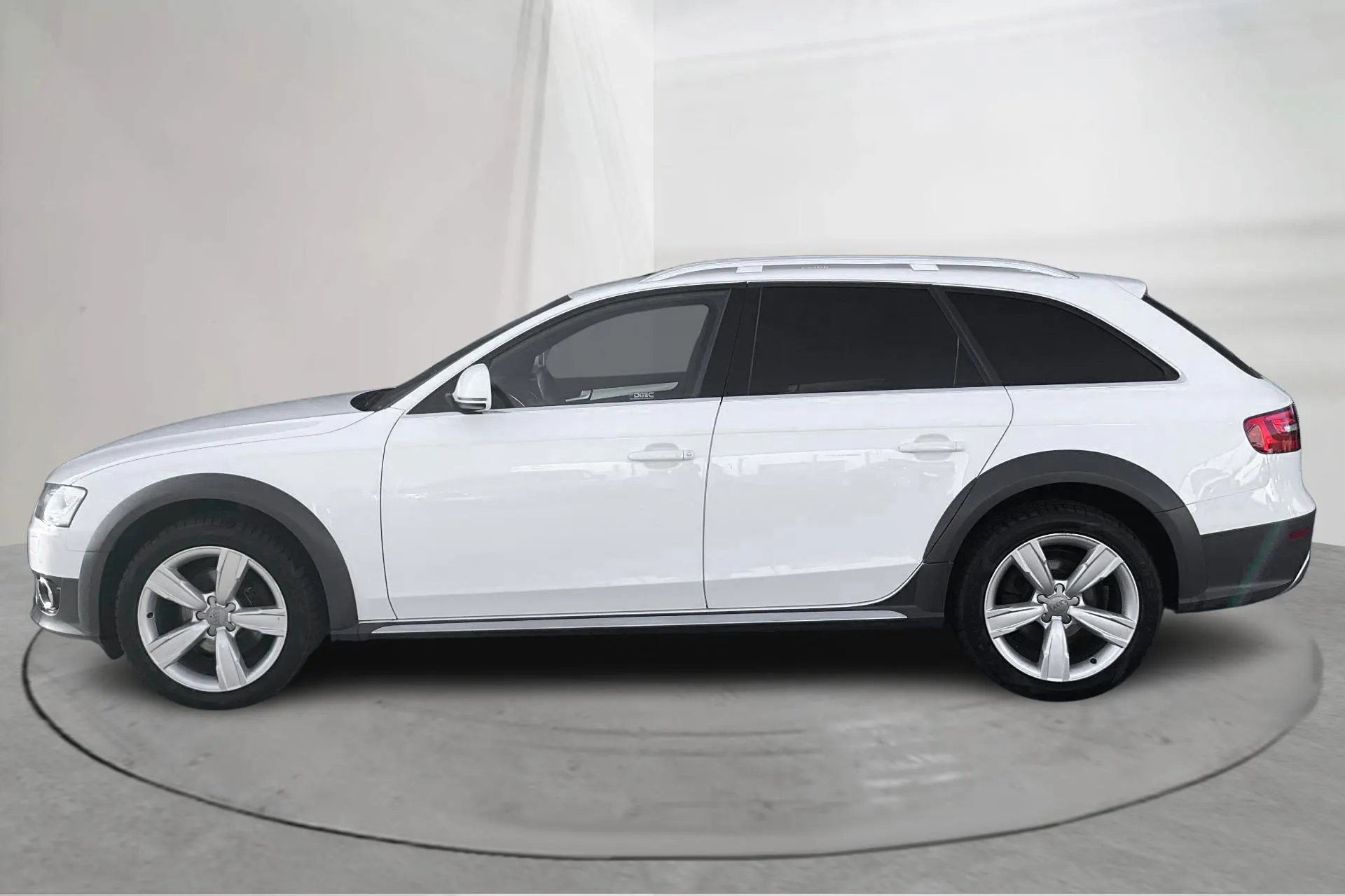 Presentation photo 2 of 15: Audi A4 Allroad 2.0 TDI Avant quattro (177hk) - 143 150 km - Automatic - white - 2013