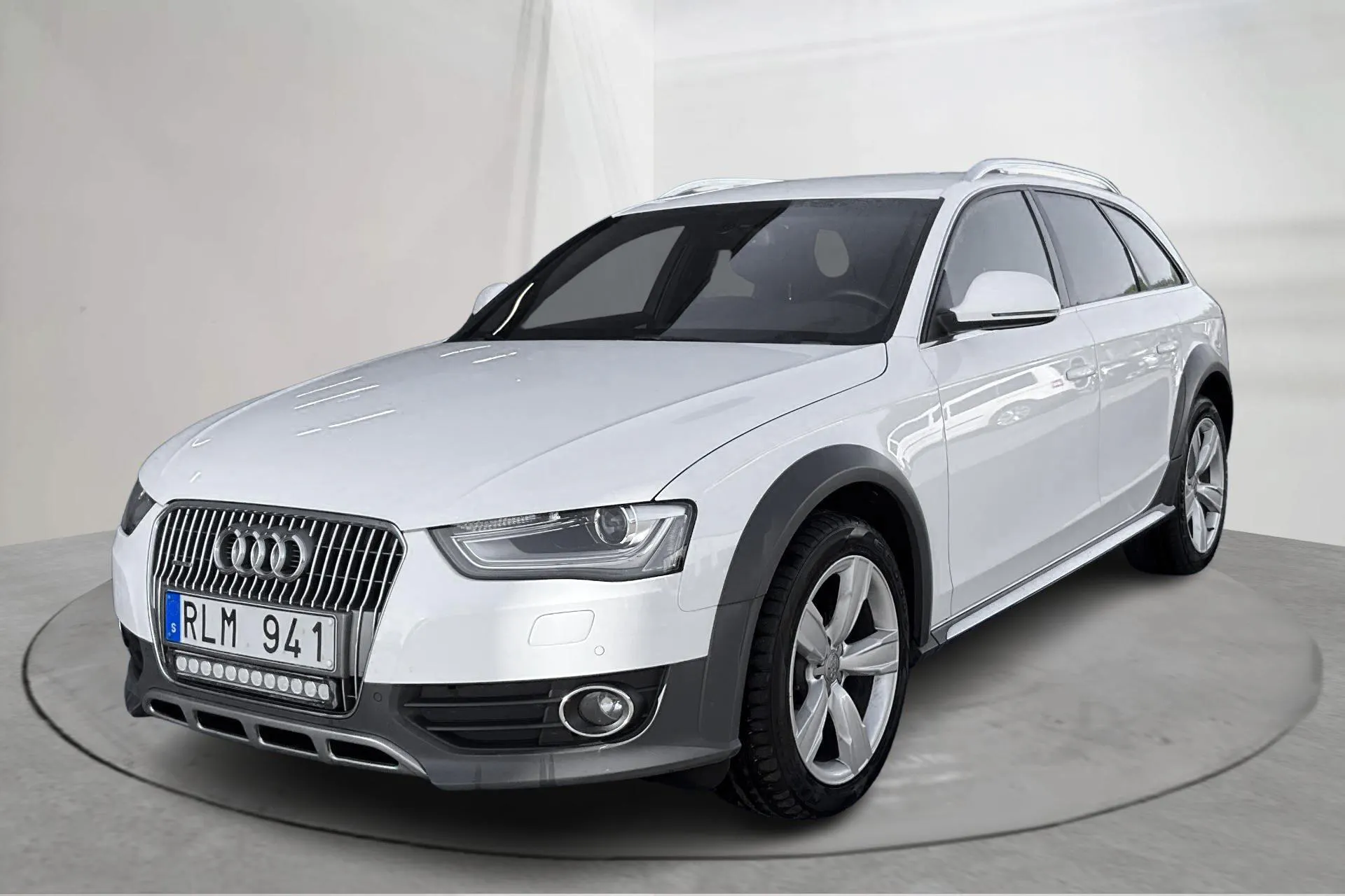 Presentation photo 1 of 15: Audi A4 Allroad 2.0 TDI Avant quattro (177hk) - 143 150 km - Automatic - white - 2013
