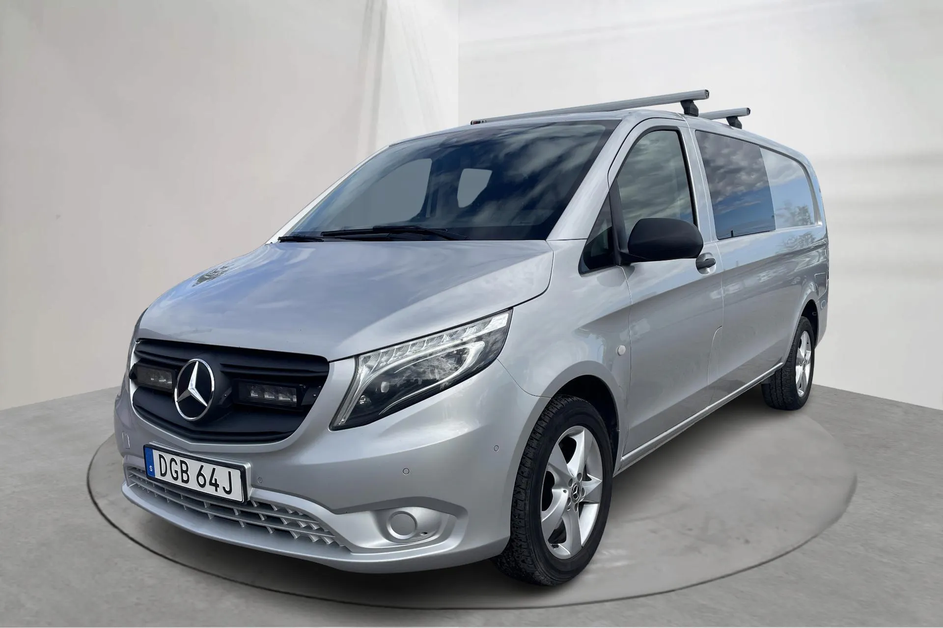 Presentationsfoto 1 av 19: Mercedes Vito Mixto 119 CDI 4MATIC W447 (190hk) - 19 814 mil - Automat - silver - 2022