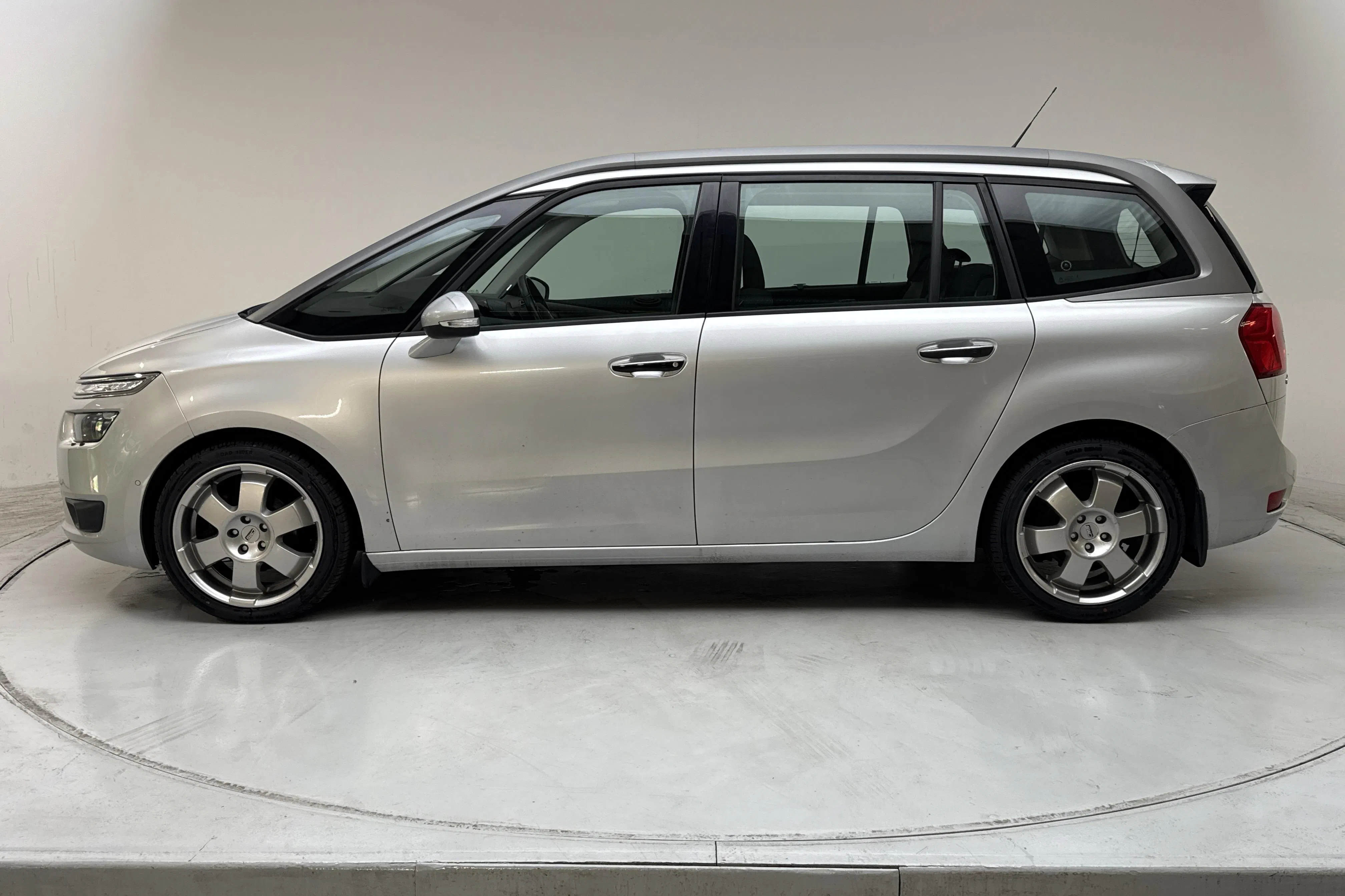 Presentationsfoto 2 av 16: Citroën C4 Grand Picasso 1.6 HDi (92hk) - 19 420 mil - Automat - silver - 2013