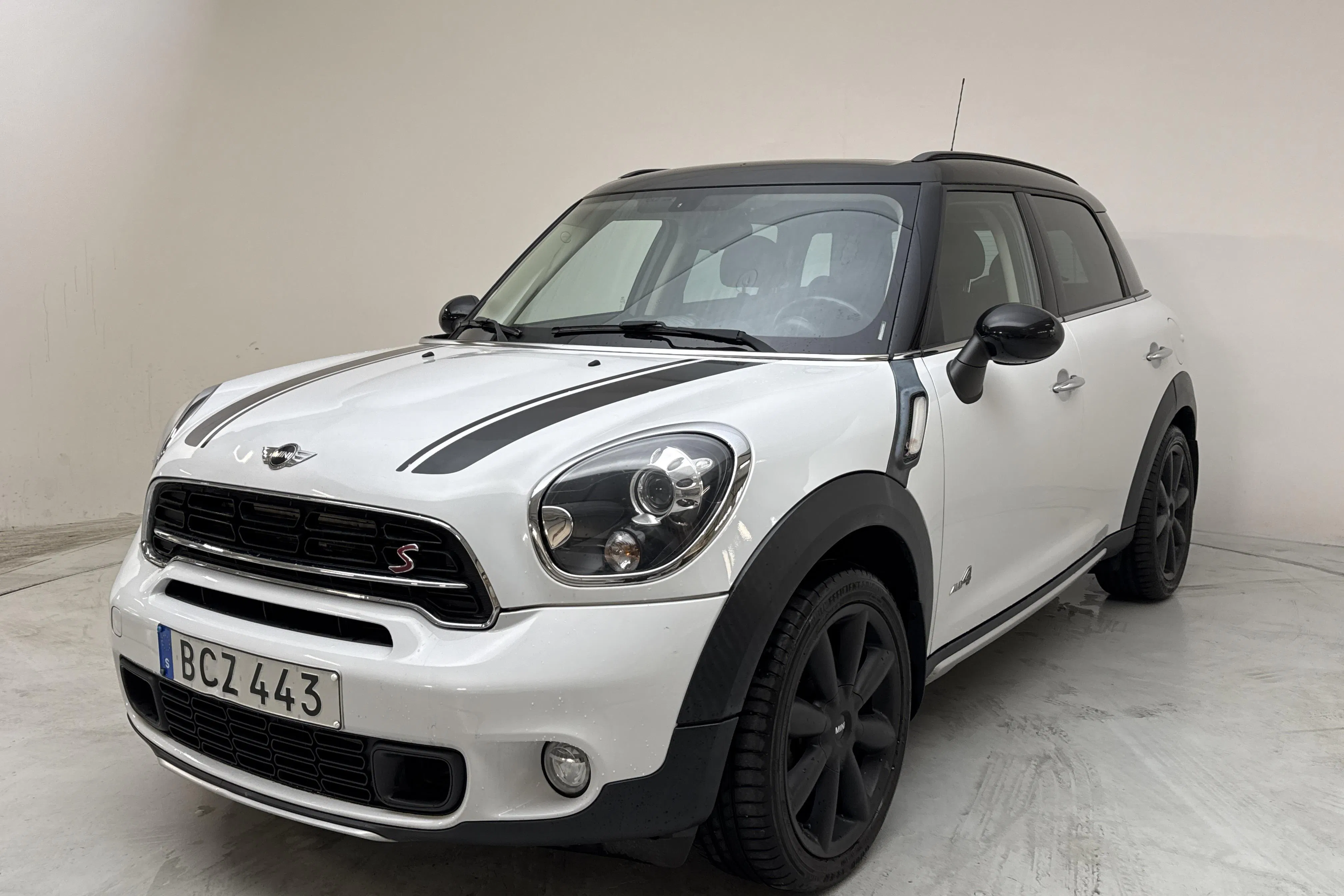 Presentation photo 1 of 14: MINI Cooper SD ALL4 Countryman (143hk) - 147 860 km - Manual - white - 2015