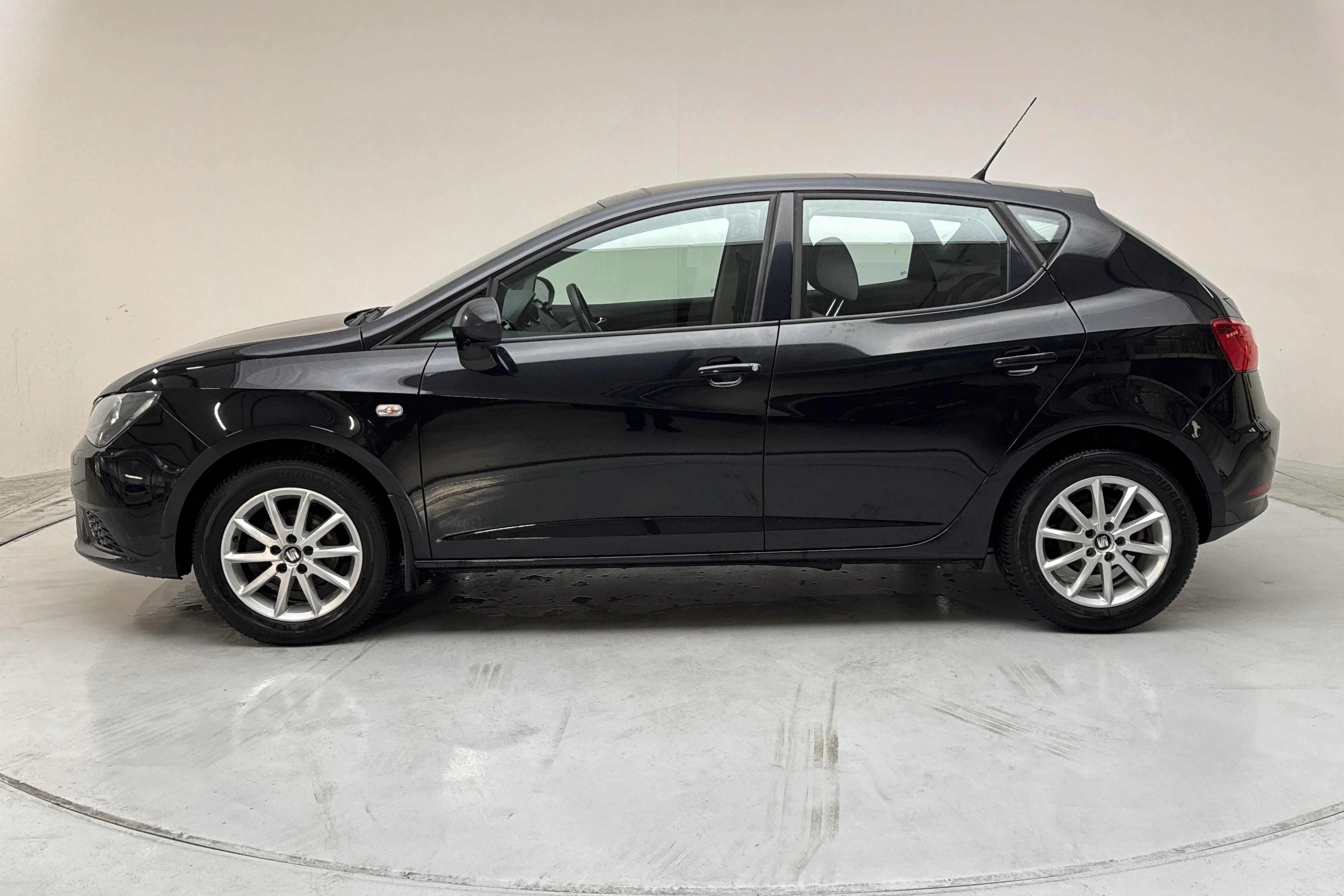 Presentation photo 2 of 12: Seat Ibiza 1.2 TSI 5dr (90hk) - 107 770 km - Manual - black - 2017